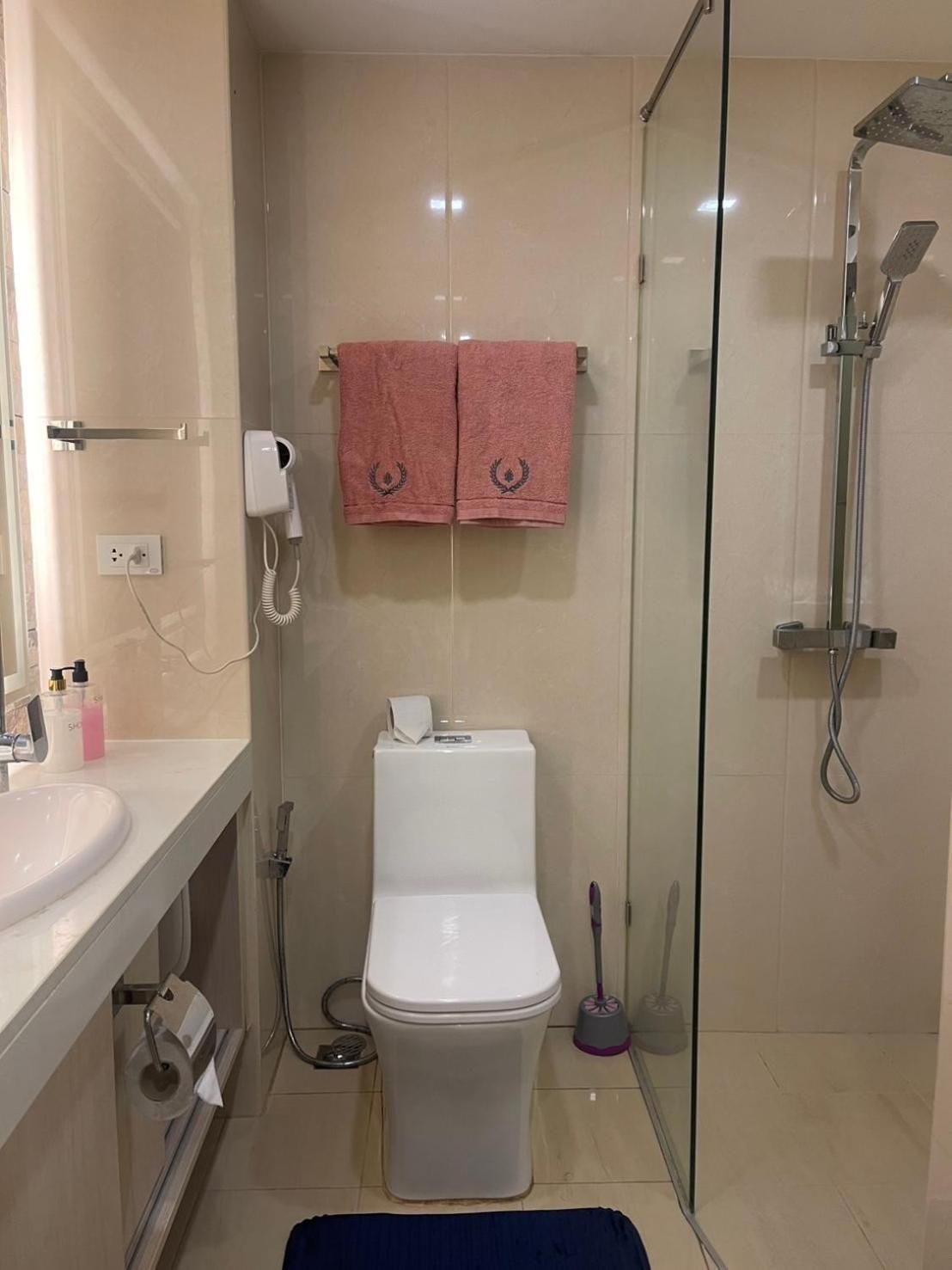 Olympus City Garden Premier Condominium Pattaya Classic One-Bedroom Apartment with King Bed 3