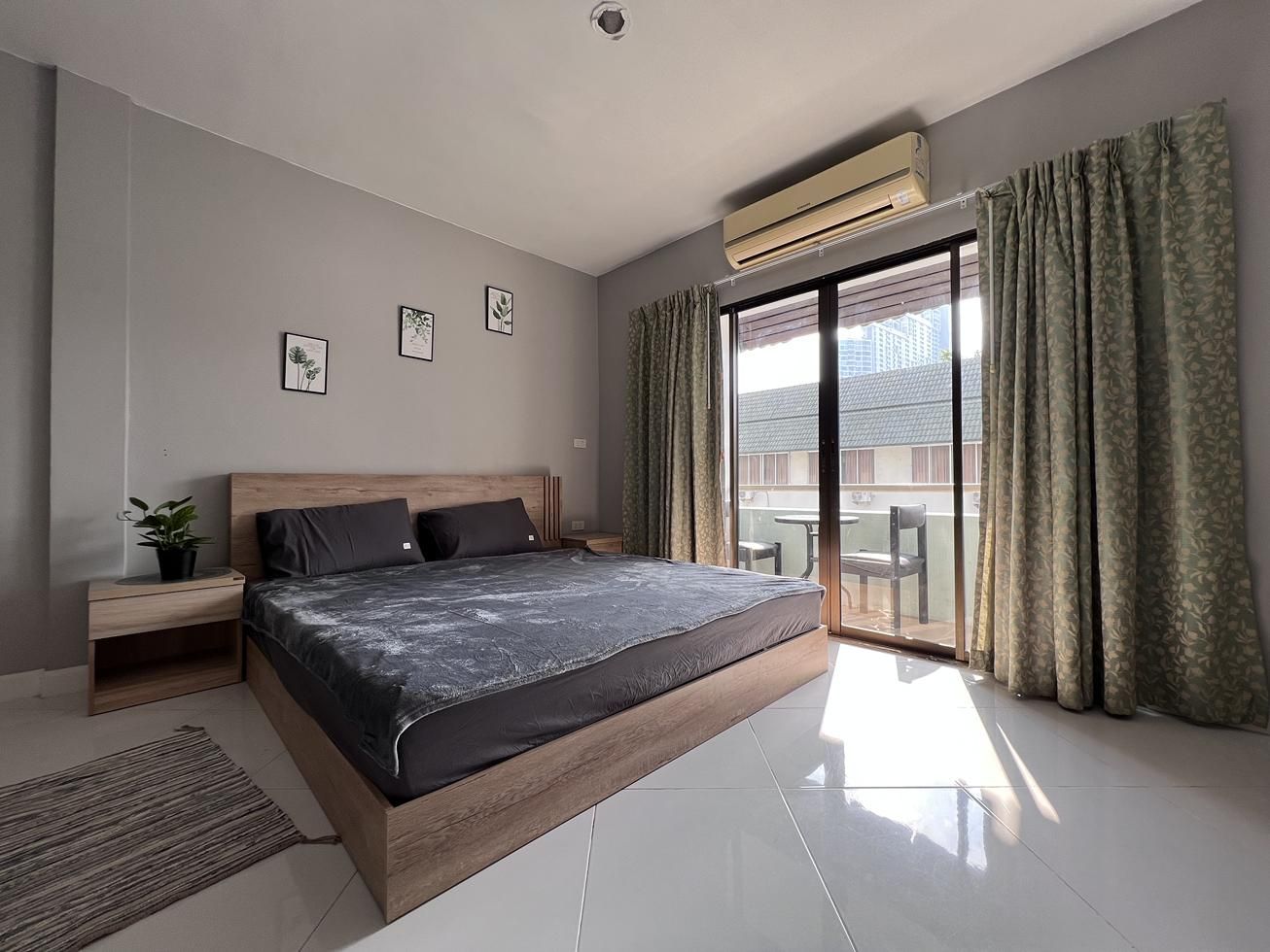 Emerald Condominium Deluxe Room
