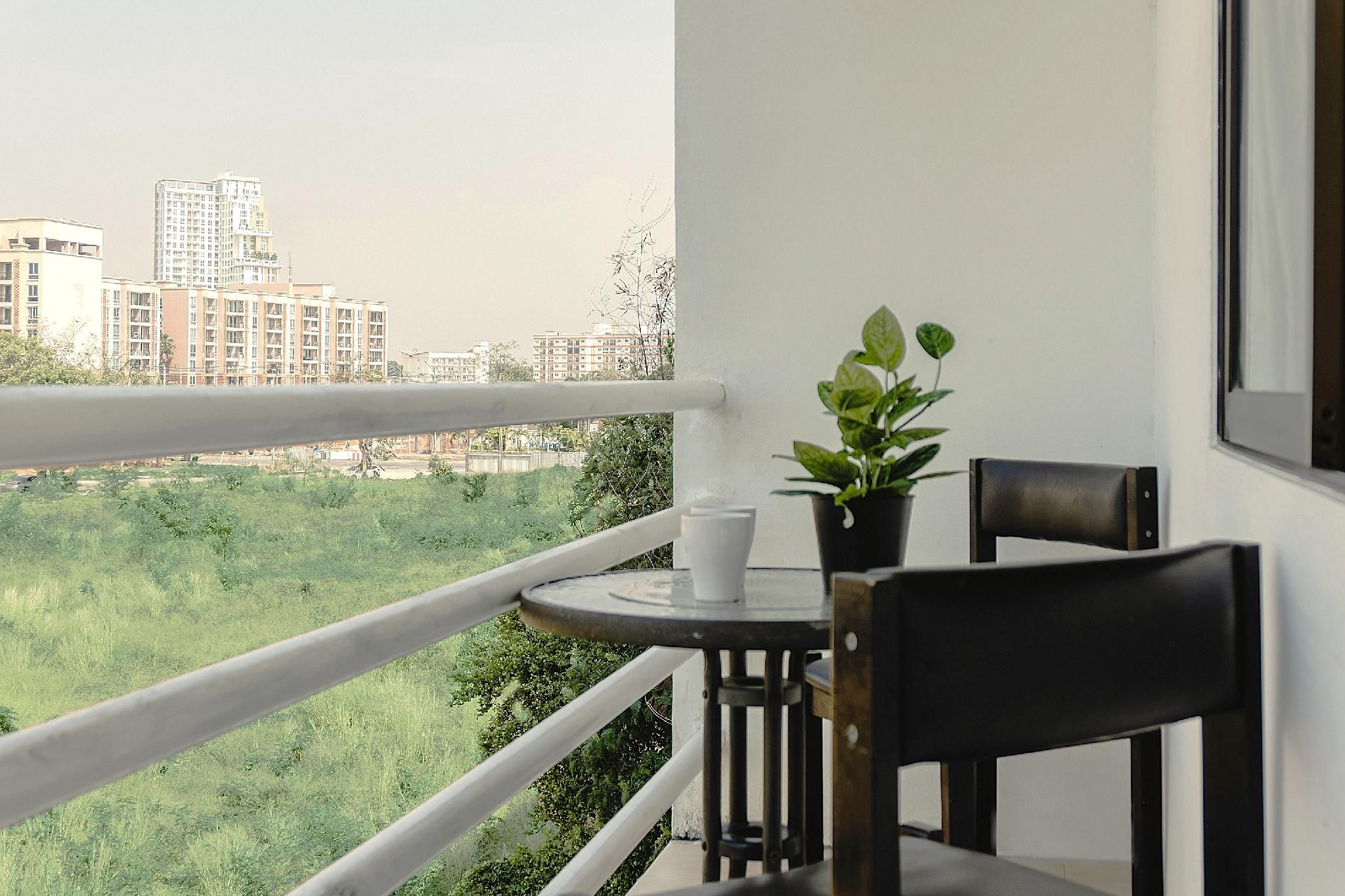 Deluxe Room Pool View