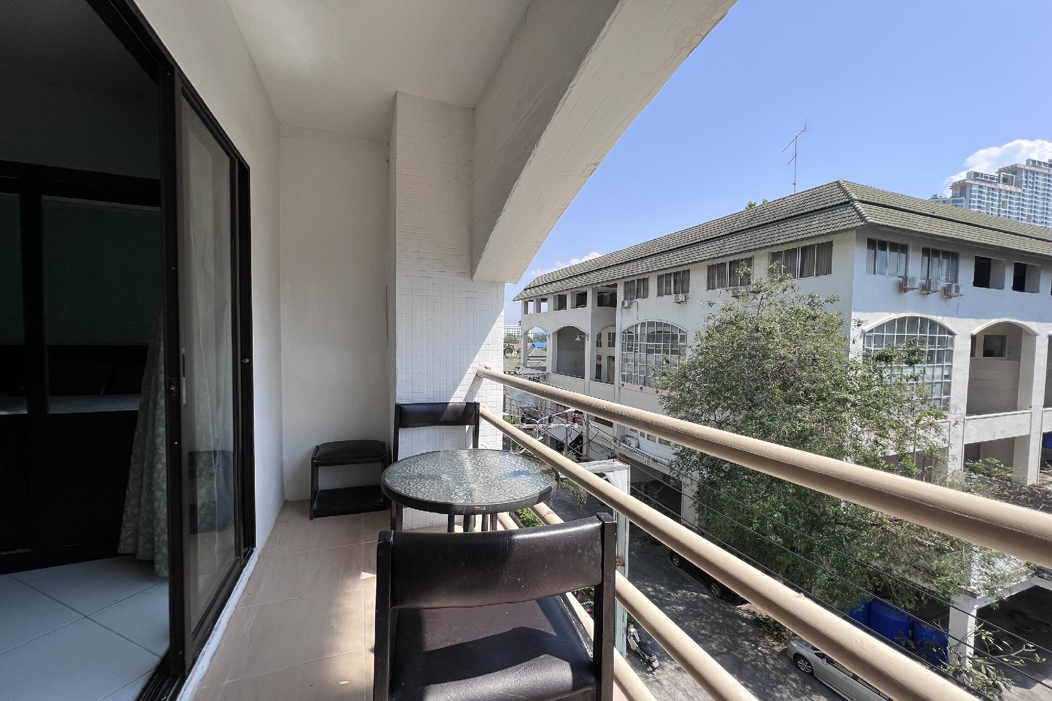 Family Room without Kitchenette