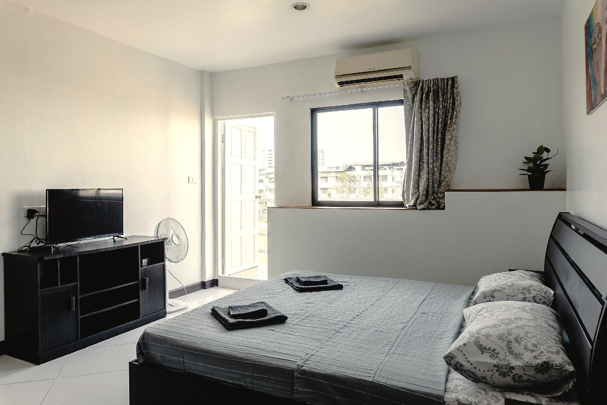 Deluxe Room Pool View