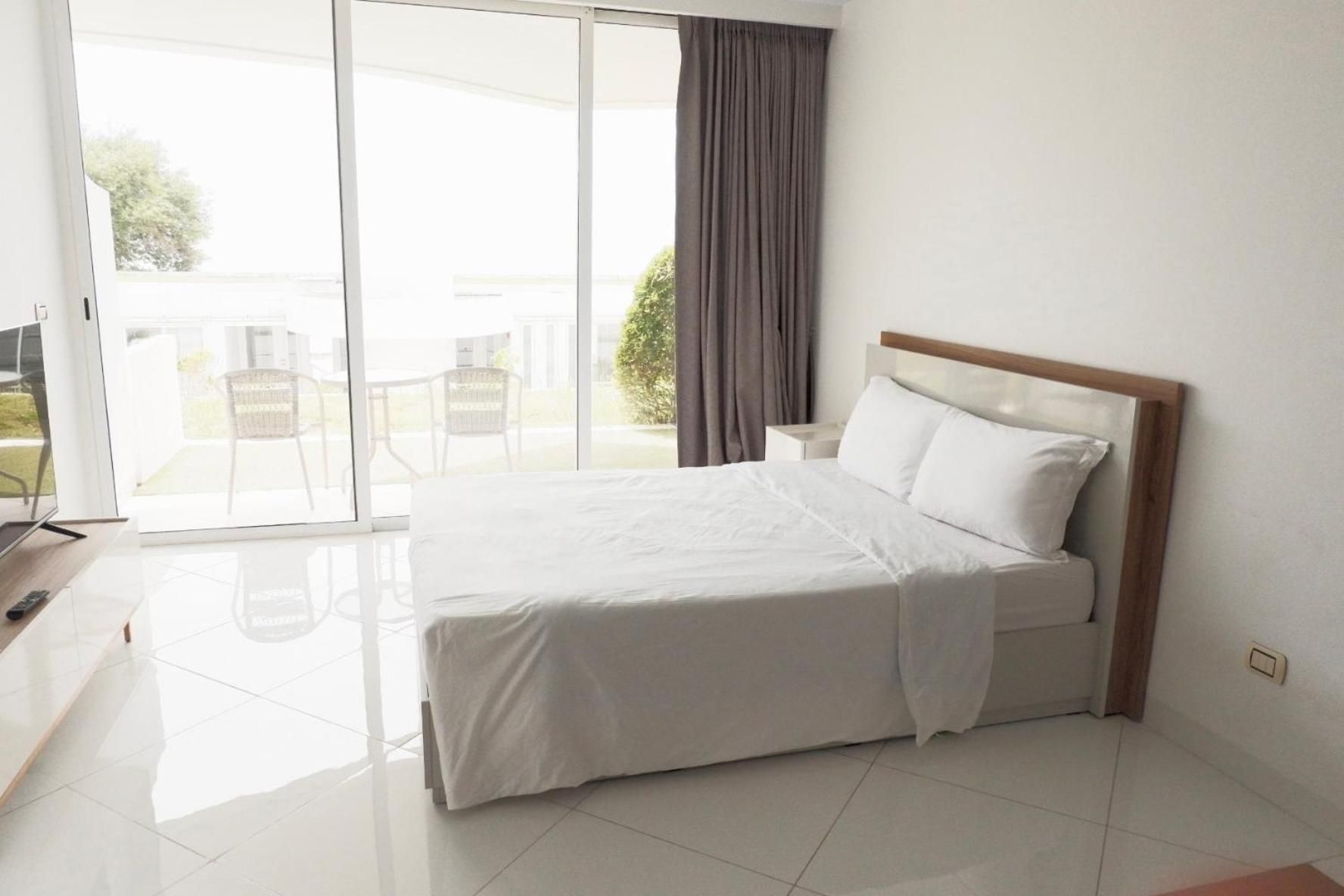 Studio Apartment with Sea View
