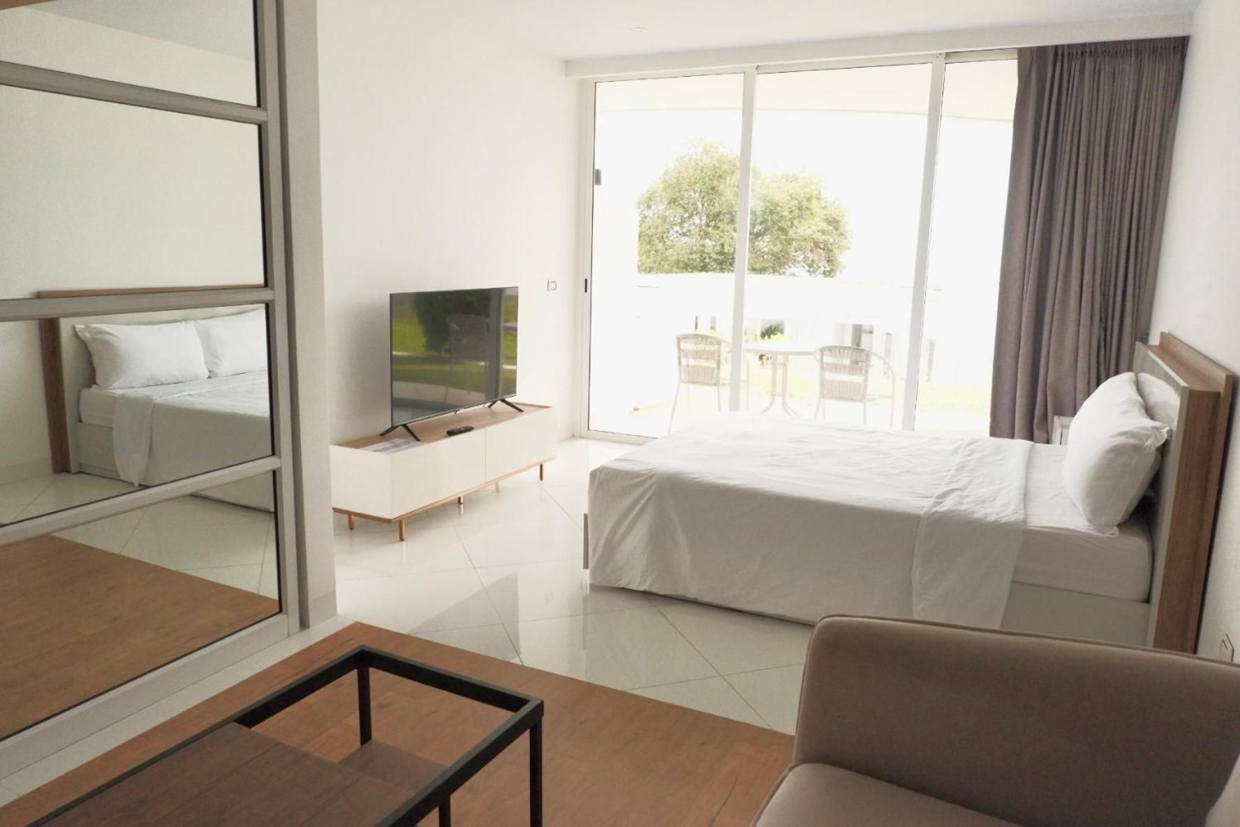 Studio Apartment with Sea View
