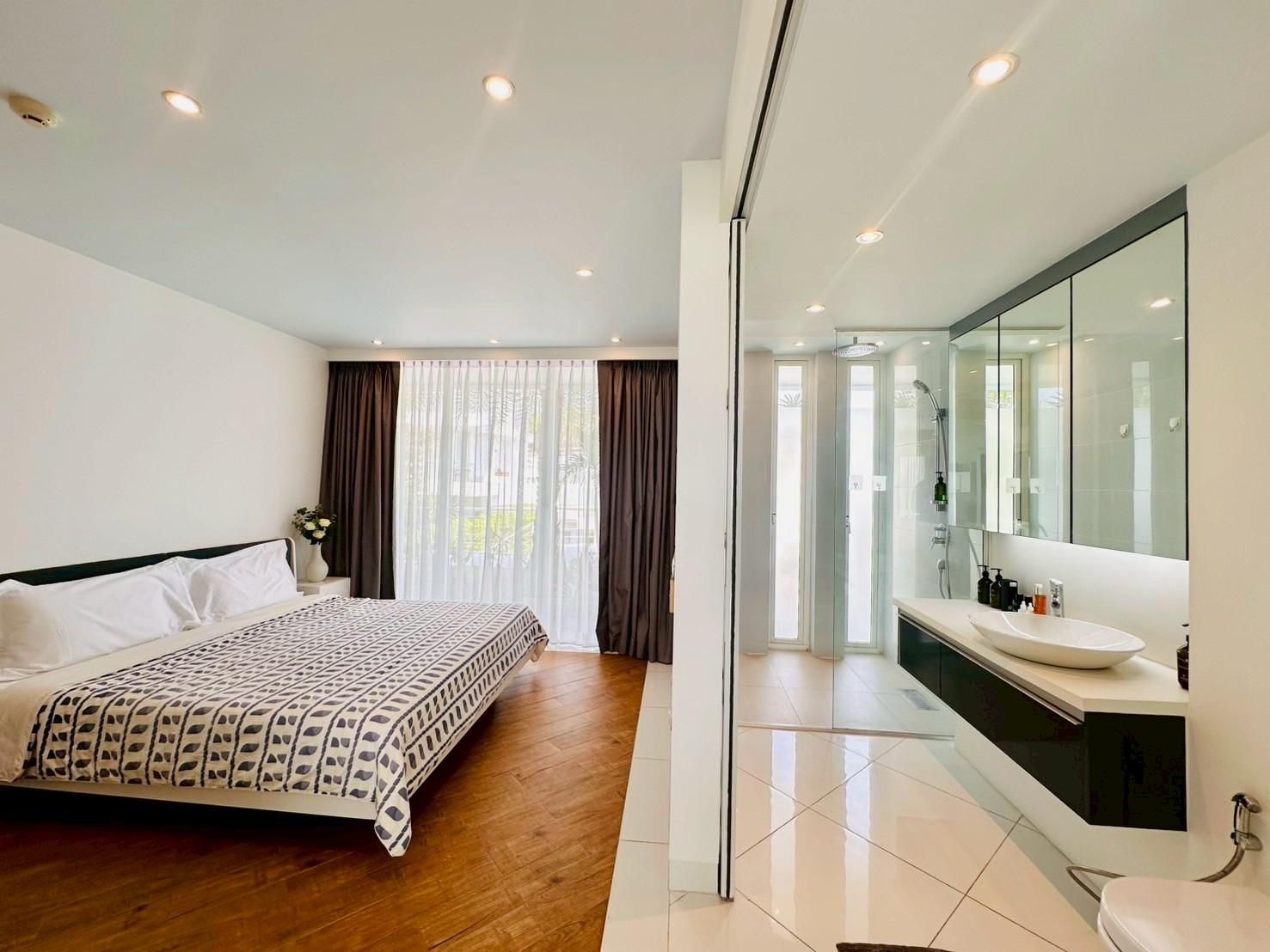 1-Bedroom Ocean View Apartment