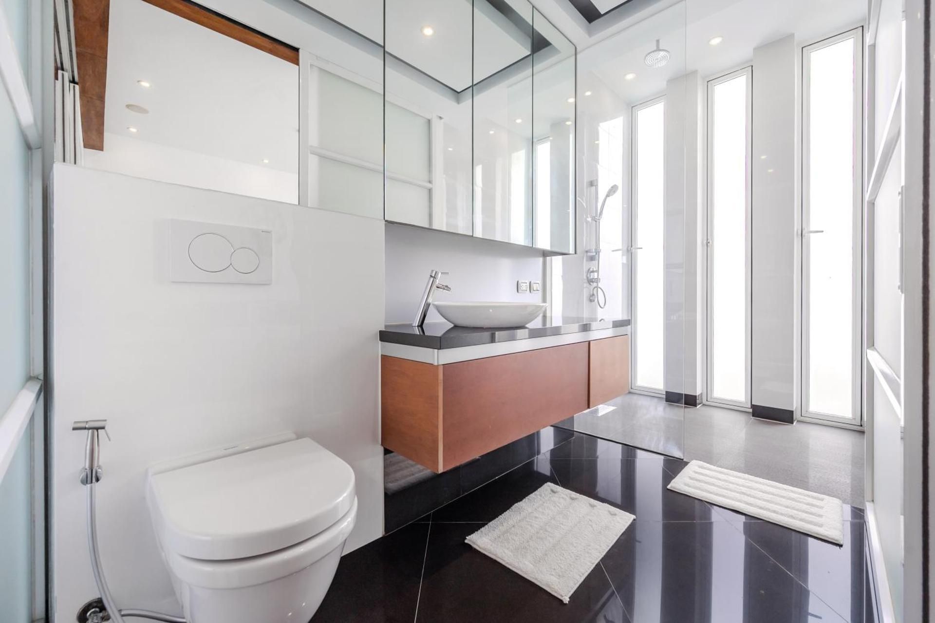 Two-Bedroom Deluxe Apartment with Ocean View