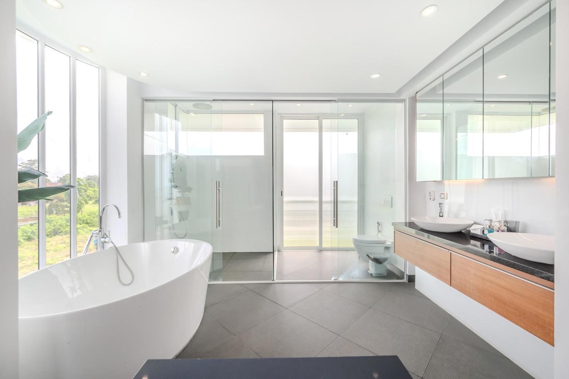 Three-Bedroom Apartment with Sea View