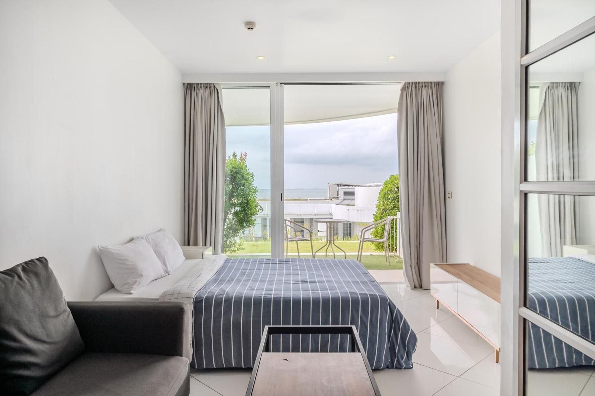 Studio with Sea View