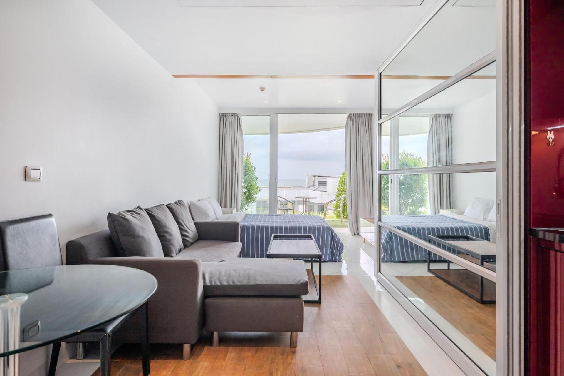 Studio with Sea View