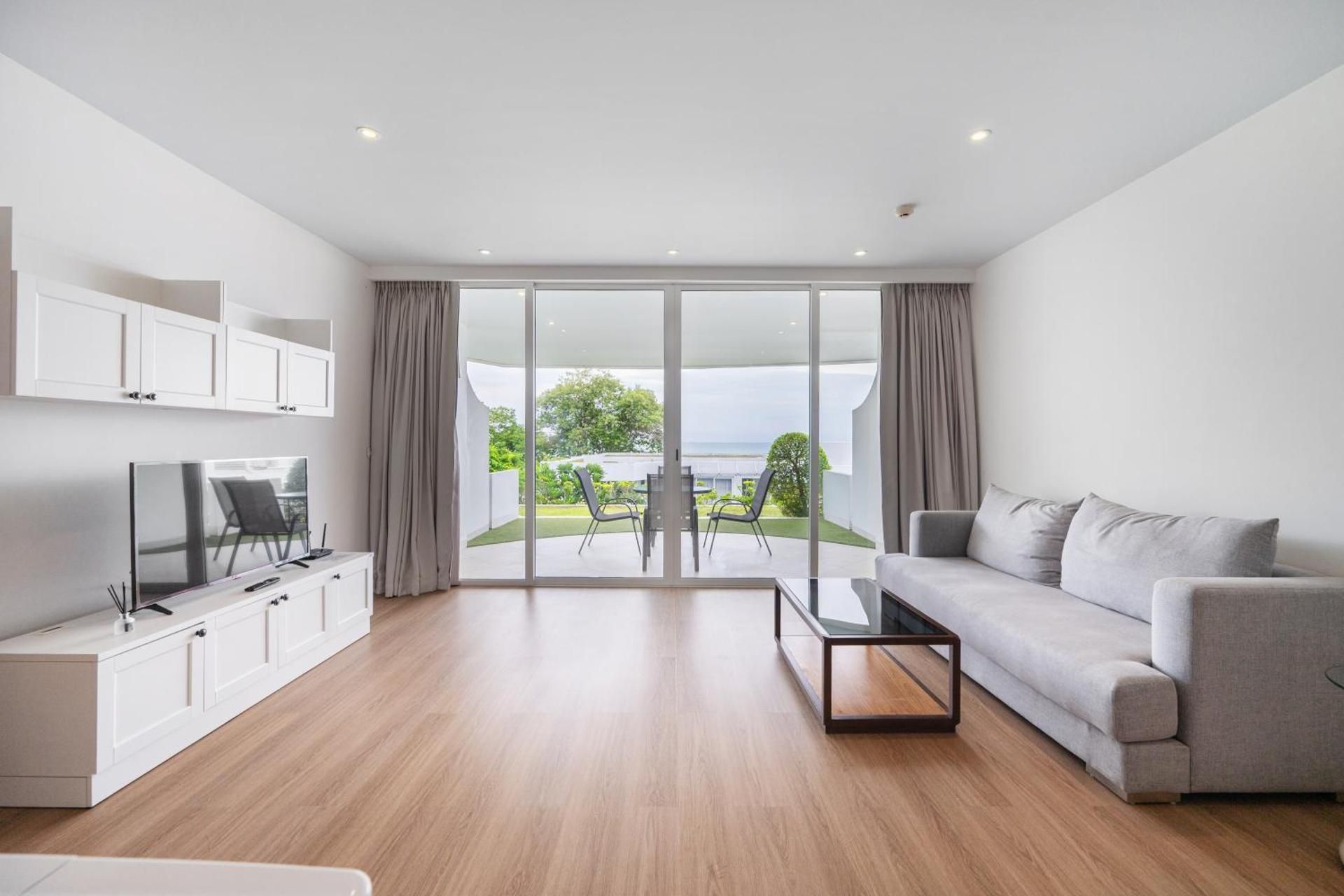 One-Bedroom Apartment - Oceanfront