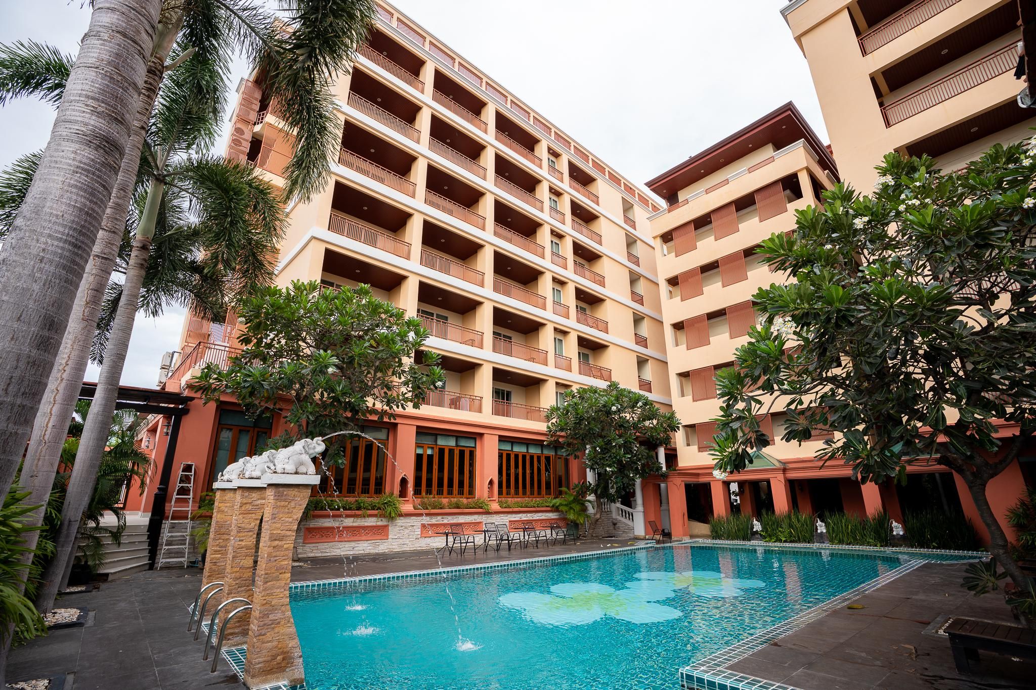 Sunday Chateau En Ville - Pattaya