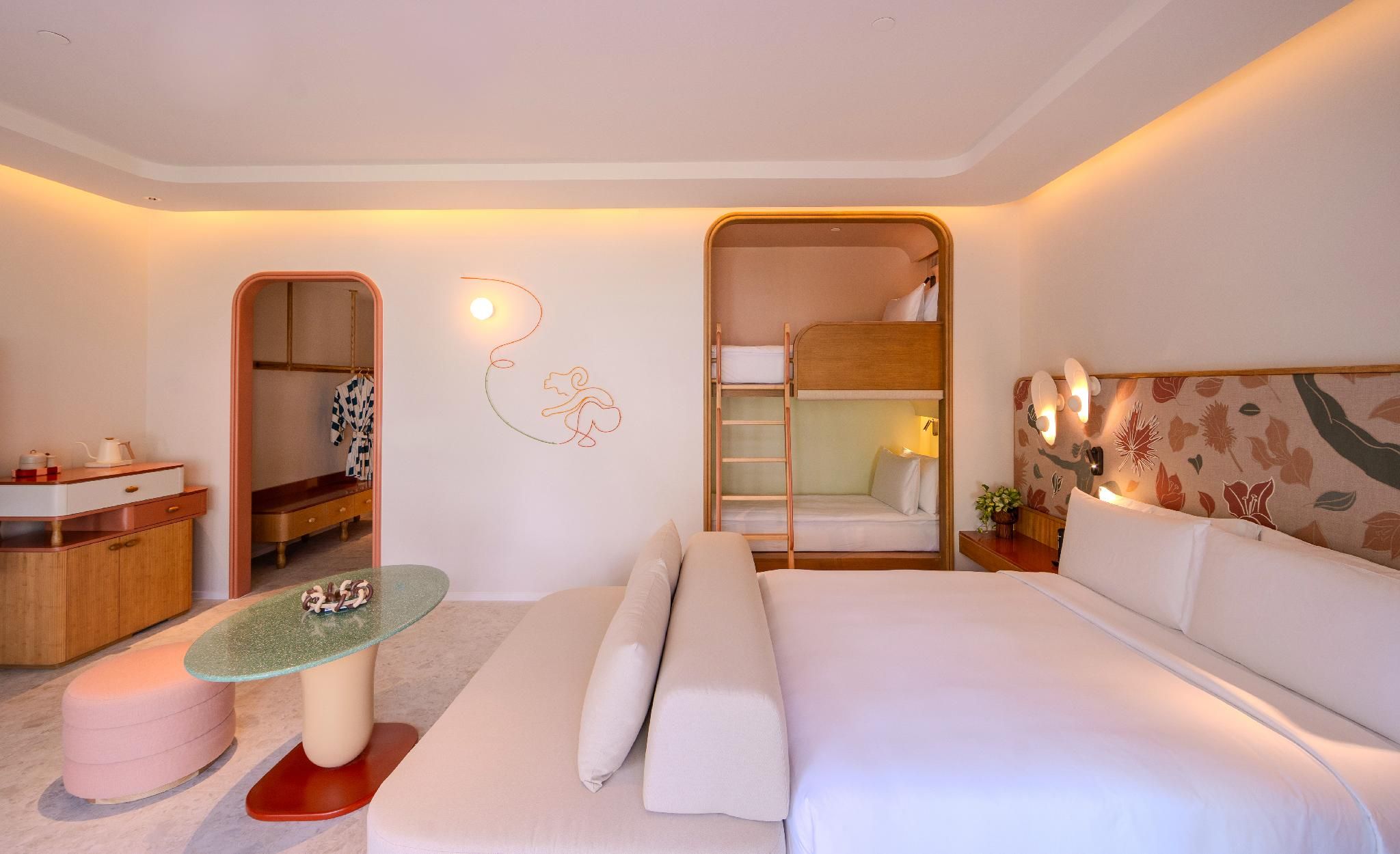 Family Bunk with One King Bed and One Bunkbed