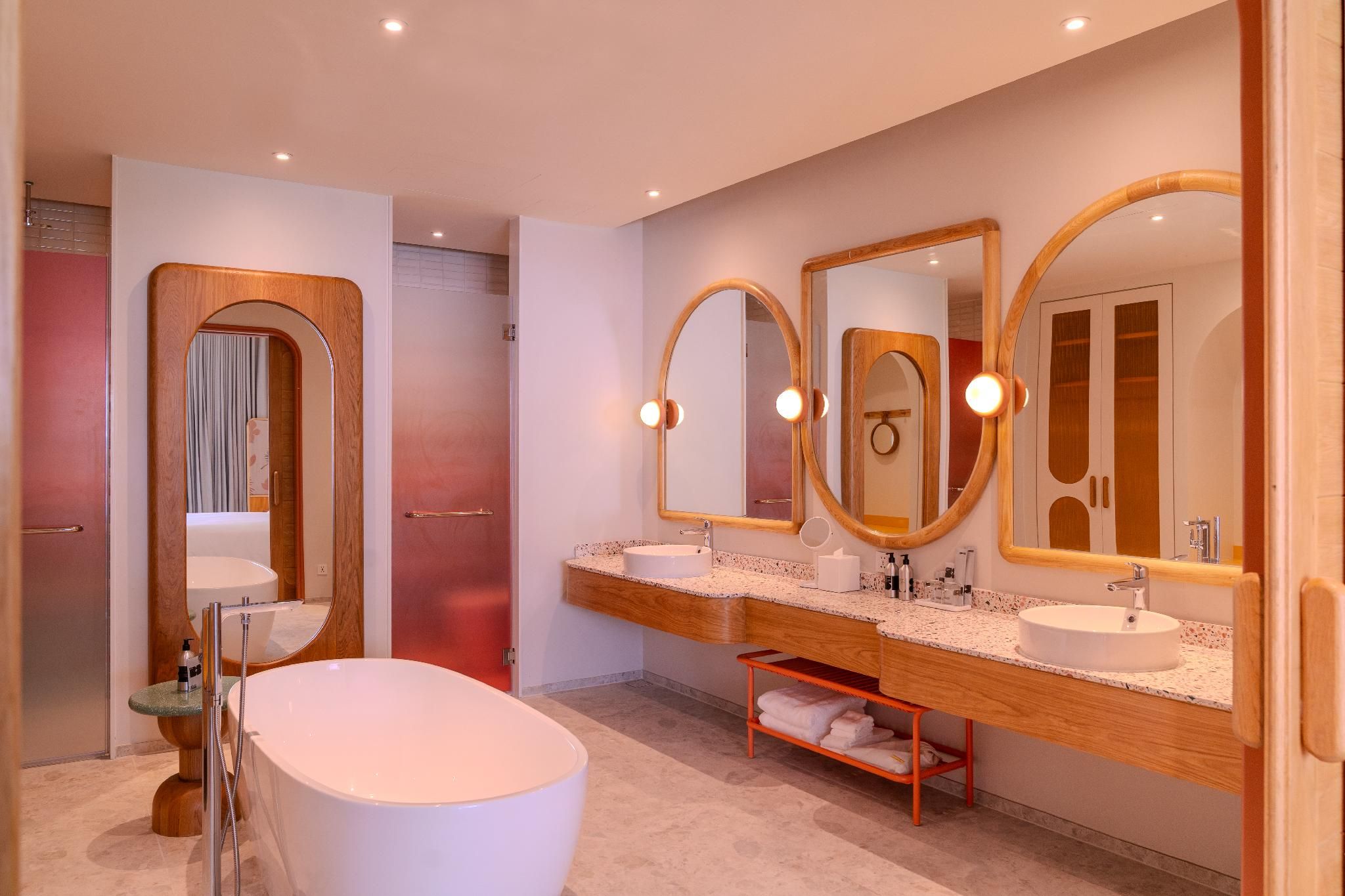 Deluxe One Bedroom Suite with Ocean View and Private Pool