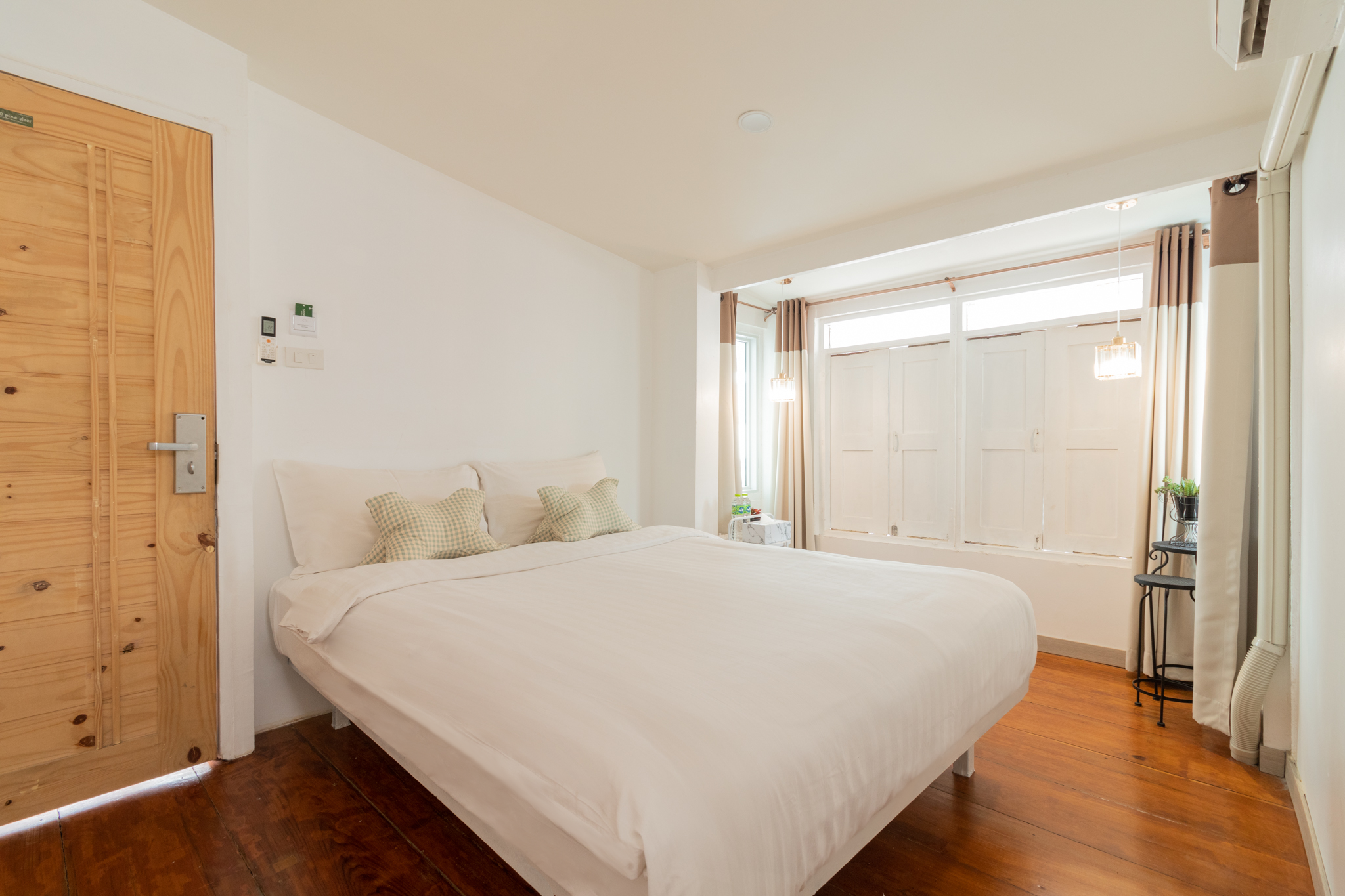 Superior - 1 Queen Bed