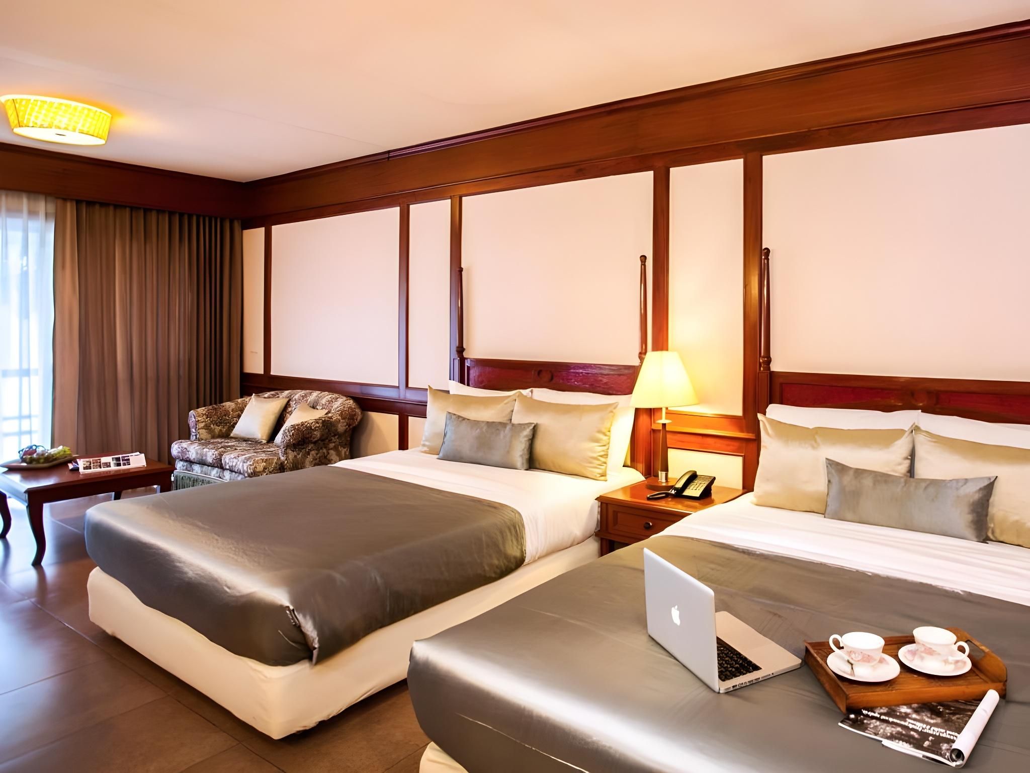 Deluxe 2 King Beds