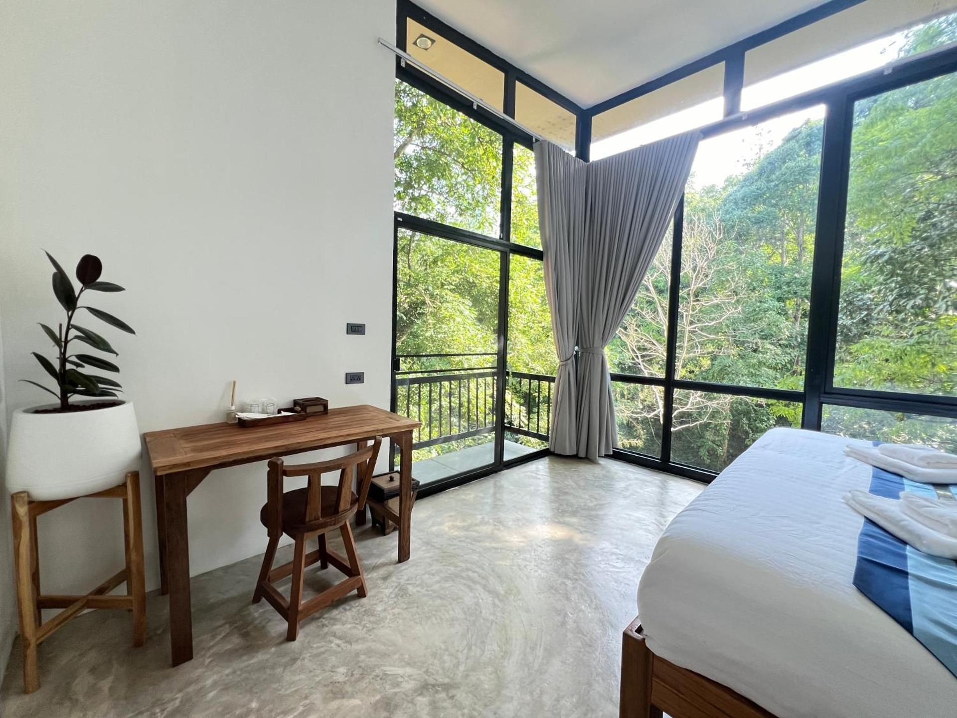 Plern Malee Resort Deluxe Double Room with Balcony 3