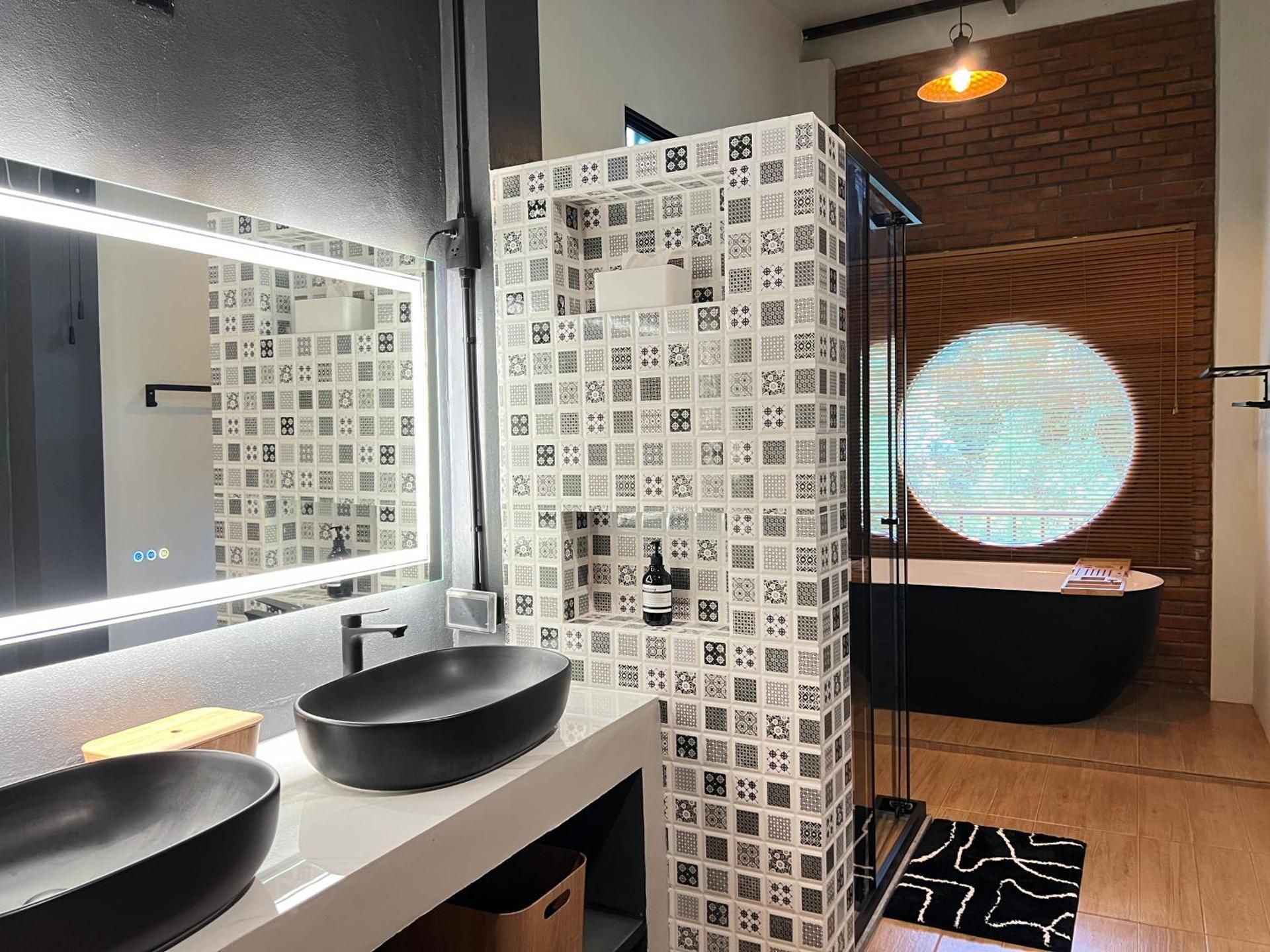 Plern Malee Resort King Room with Balcony 3