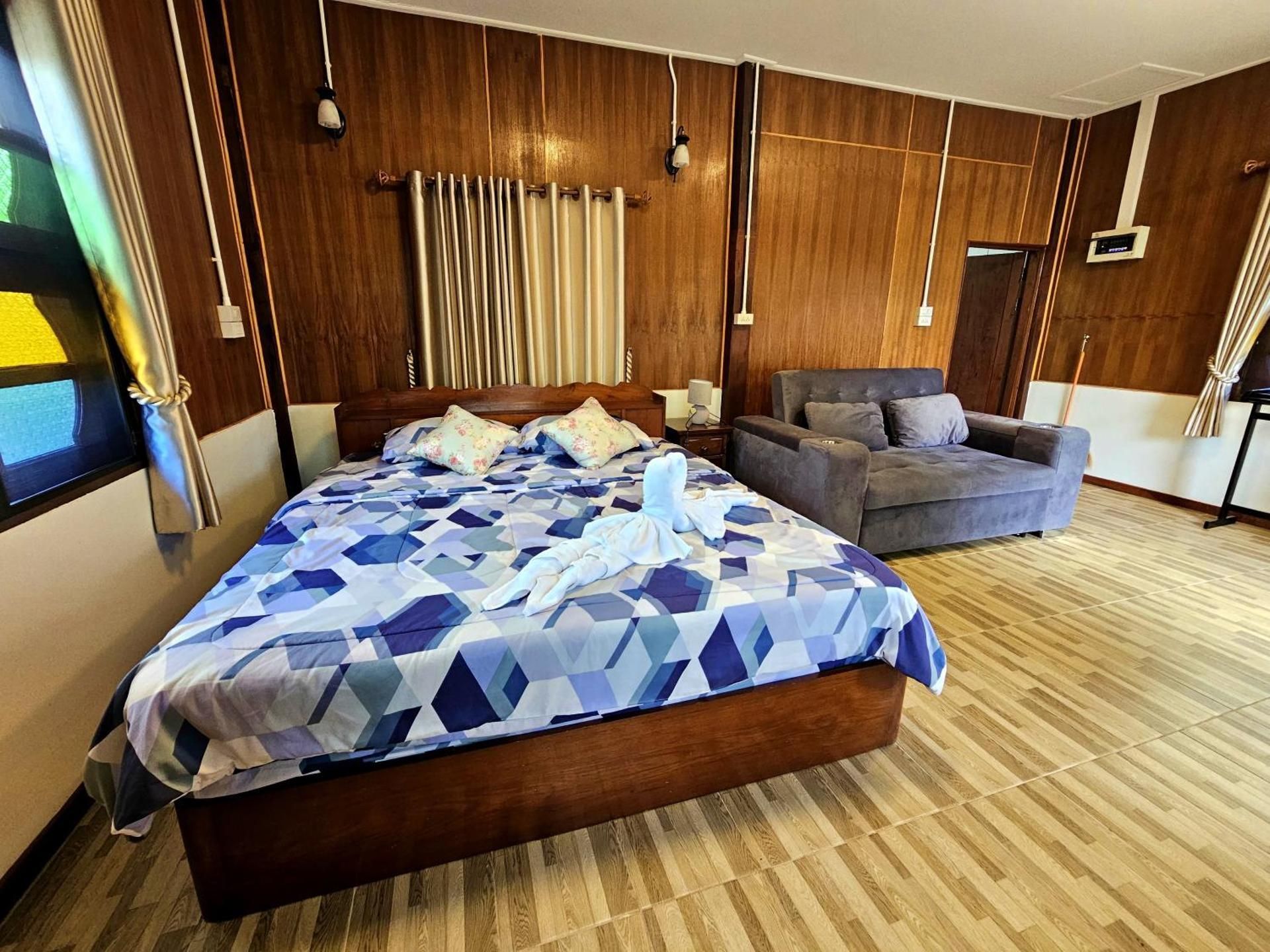 Economy Quadruple Room with Shared Bathroom