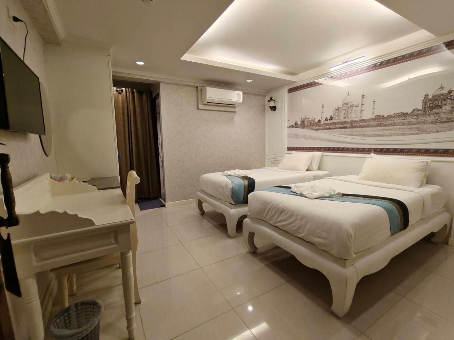 Twin Room with Private Bathroom