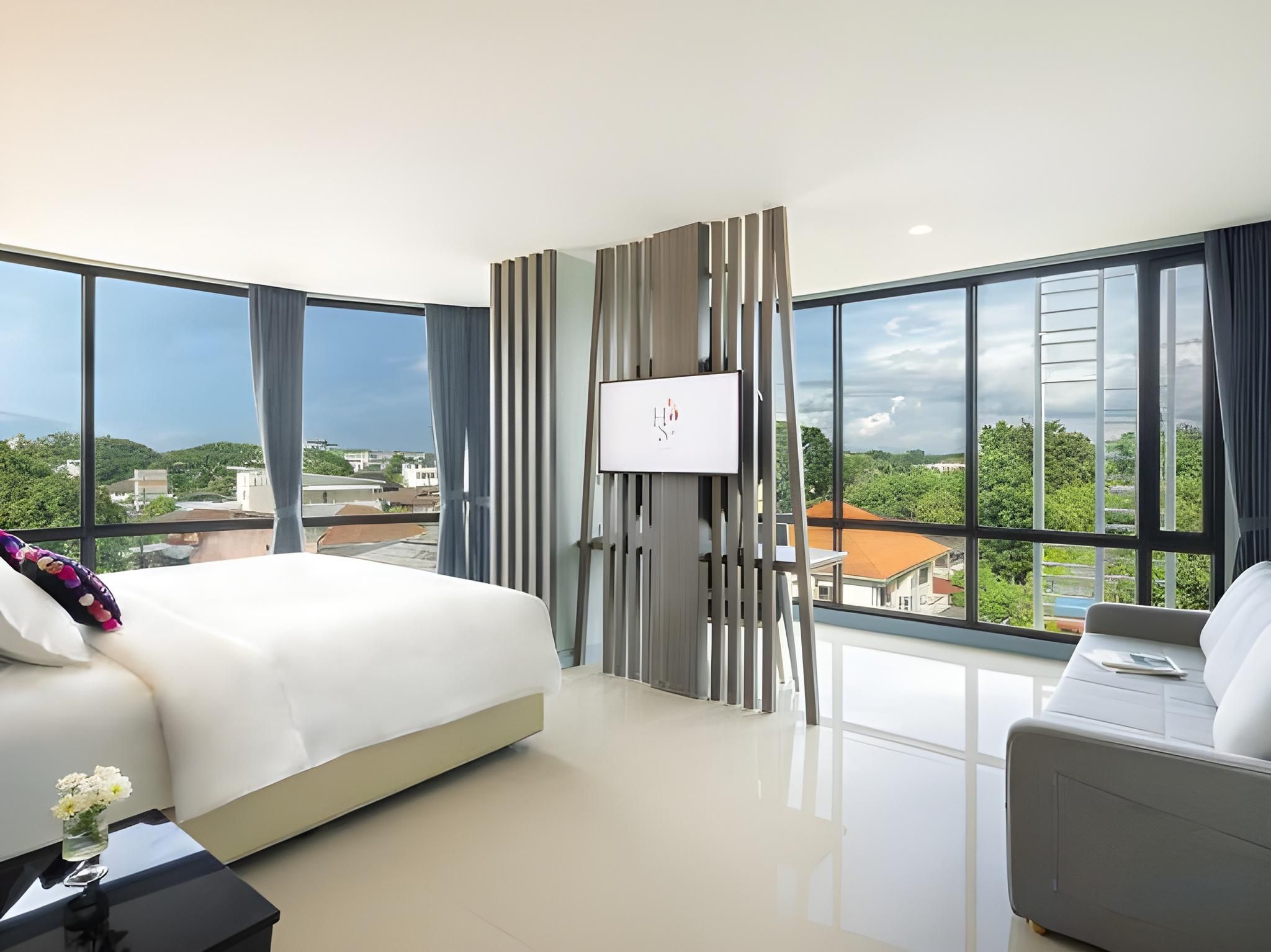 One Bedroom Suite with Bathtub