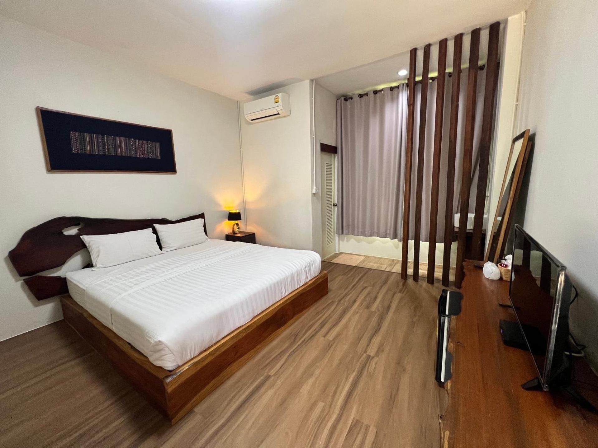 Standard King Room
