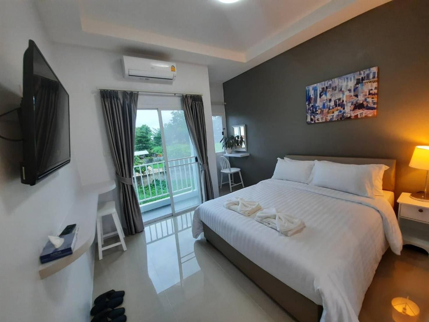 Standard Queen Room