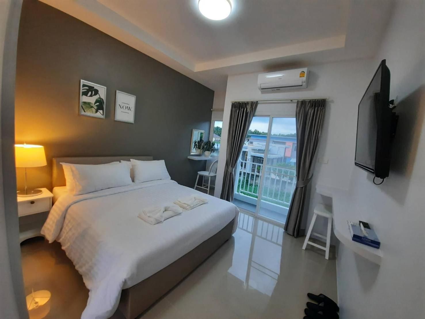 Standard Queen Room