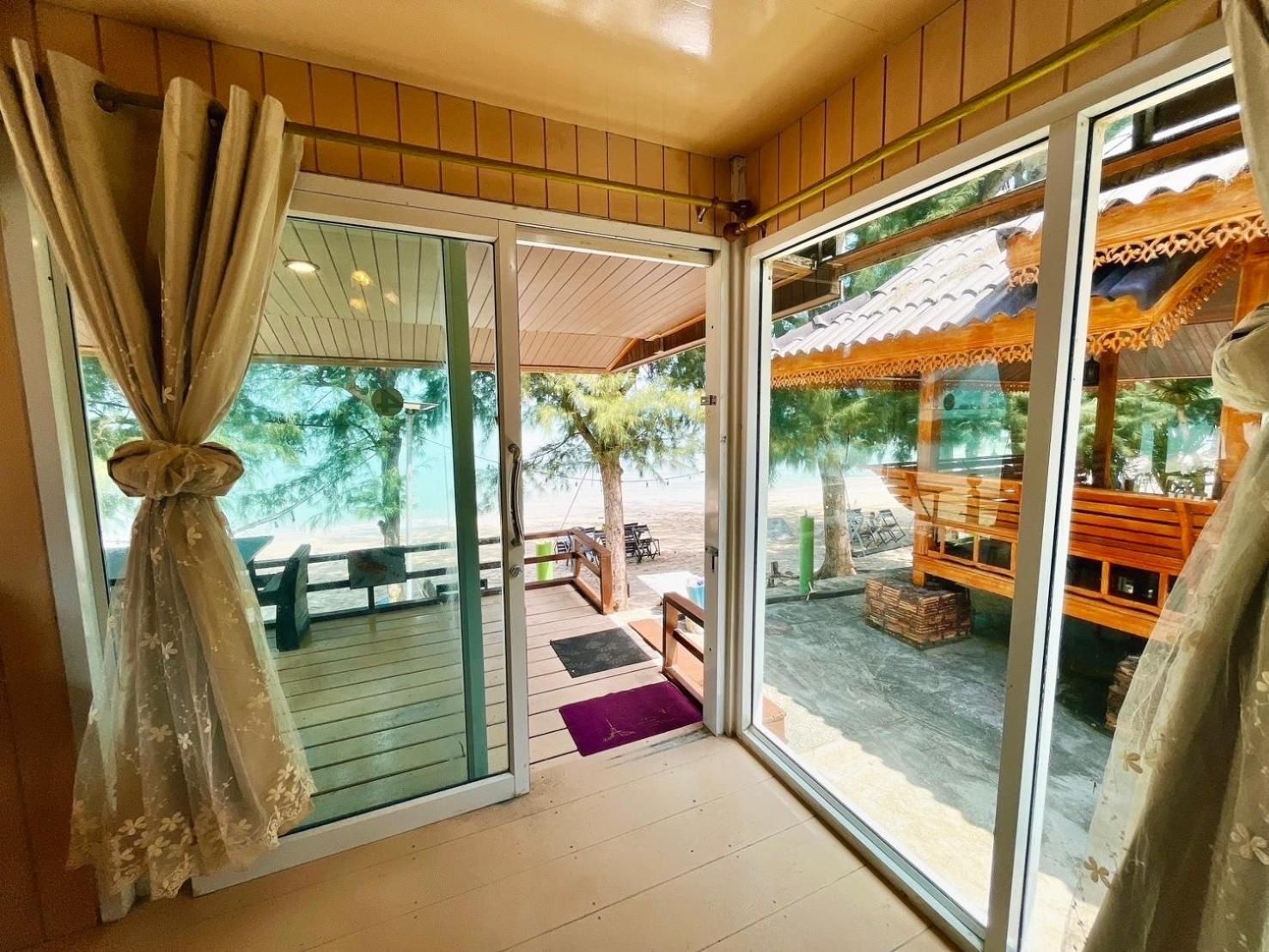 Bungalow with Sea View