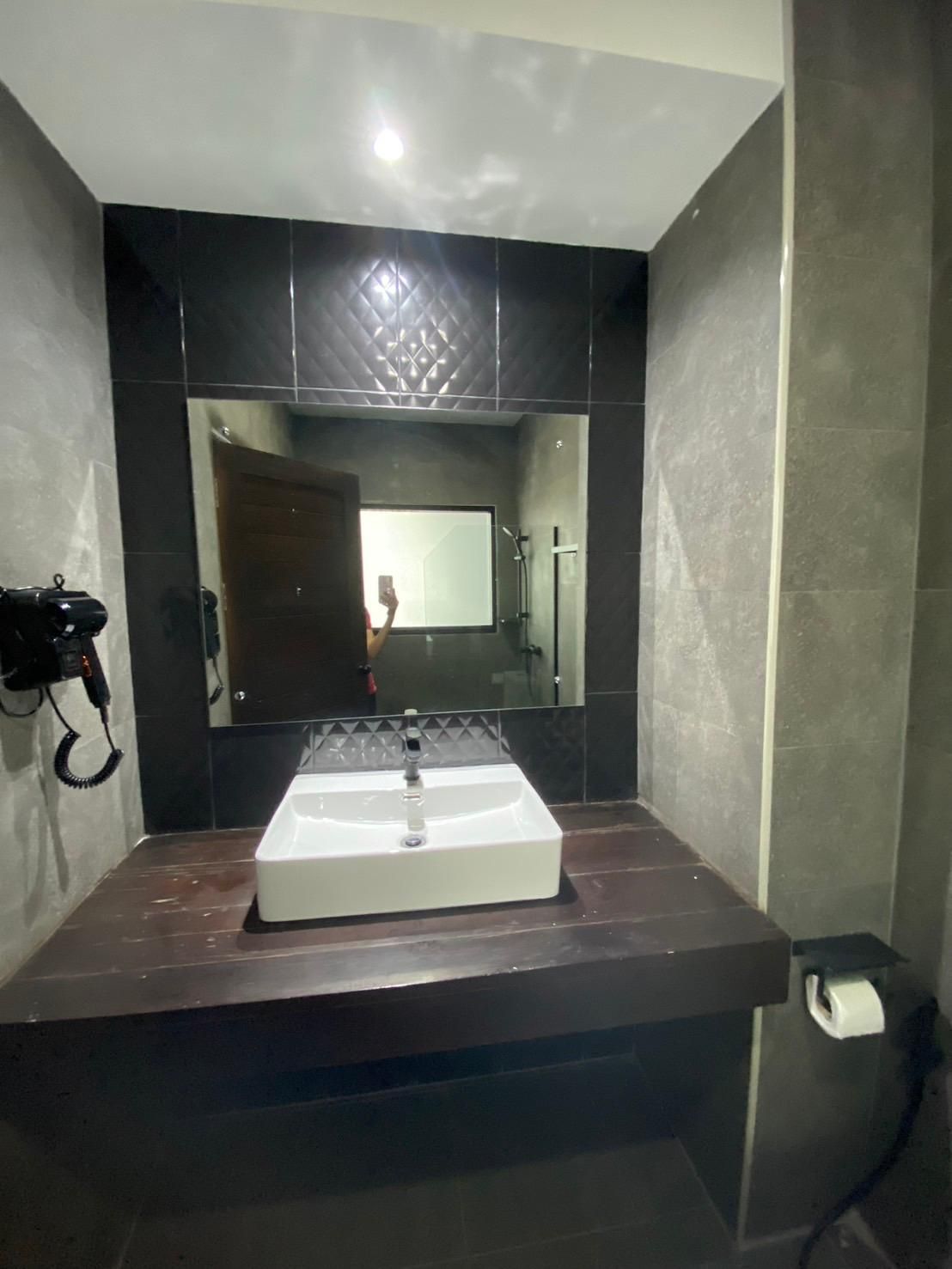 Deluxe Pool Access Twin Bed