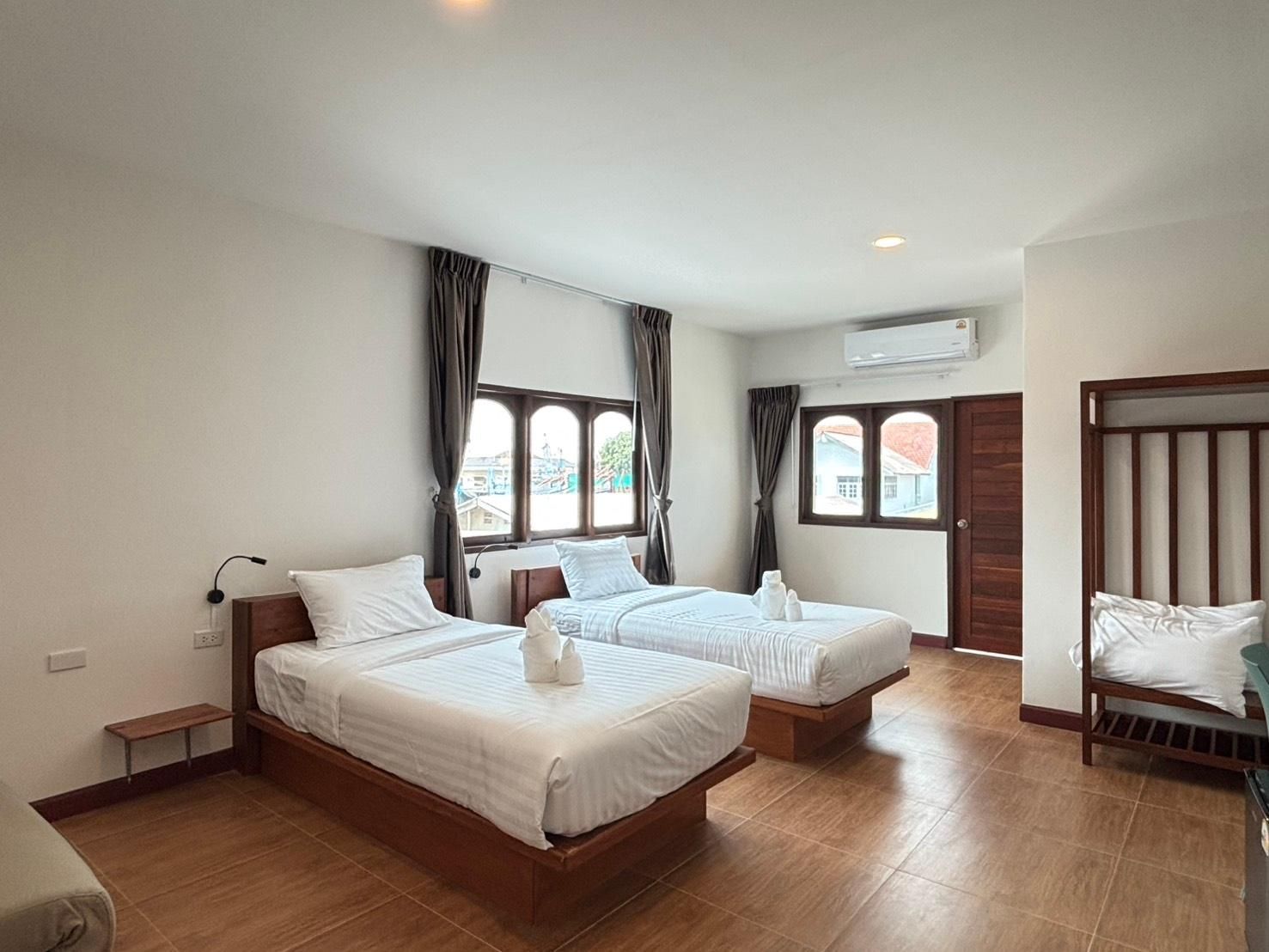 Deluxe Twin Bedroom