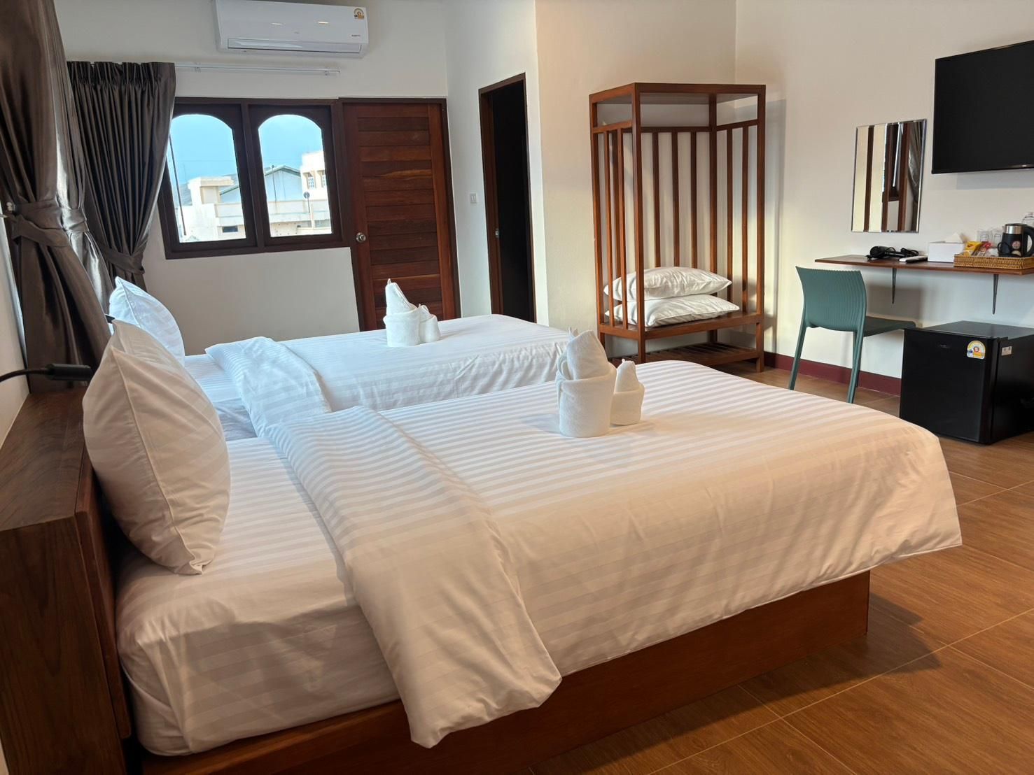 Deluxe Twin Bedroom