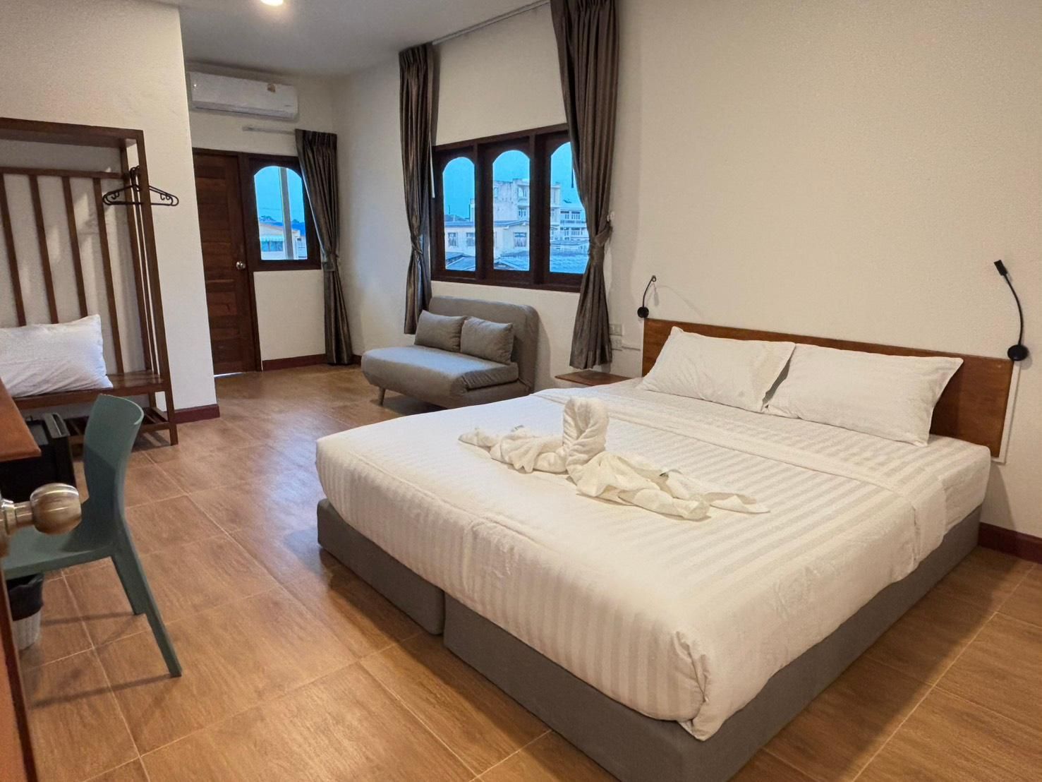 Deluxe King Bed