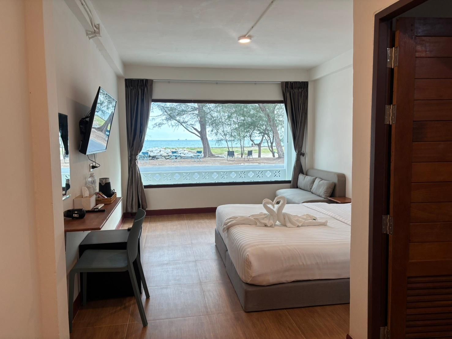 Front View Room
