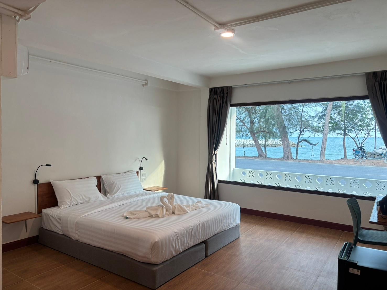 Front View Room