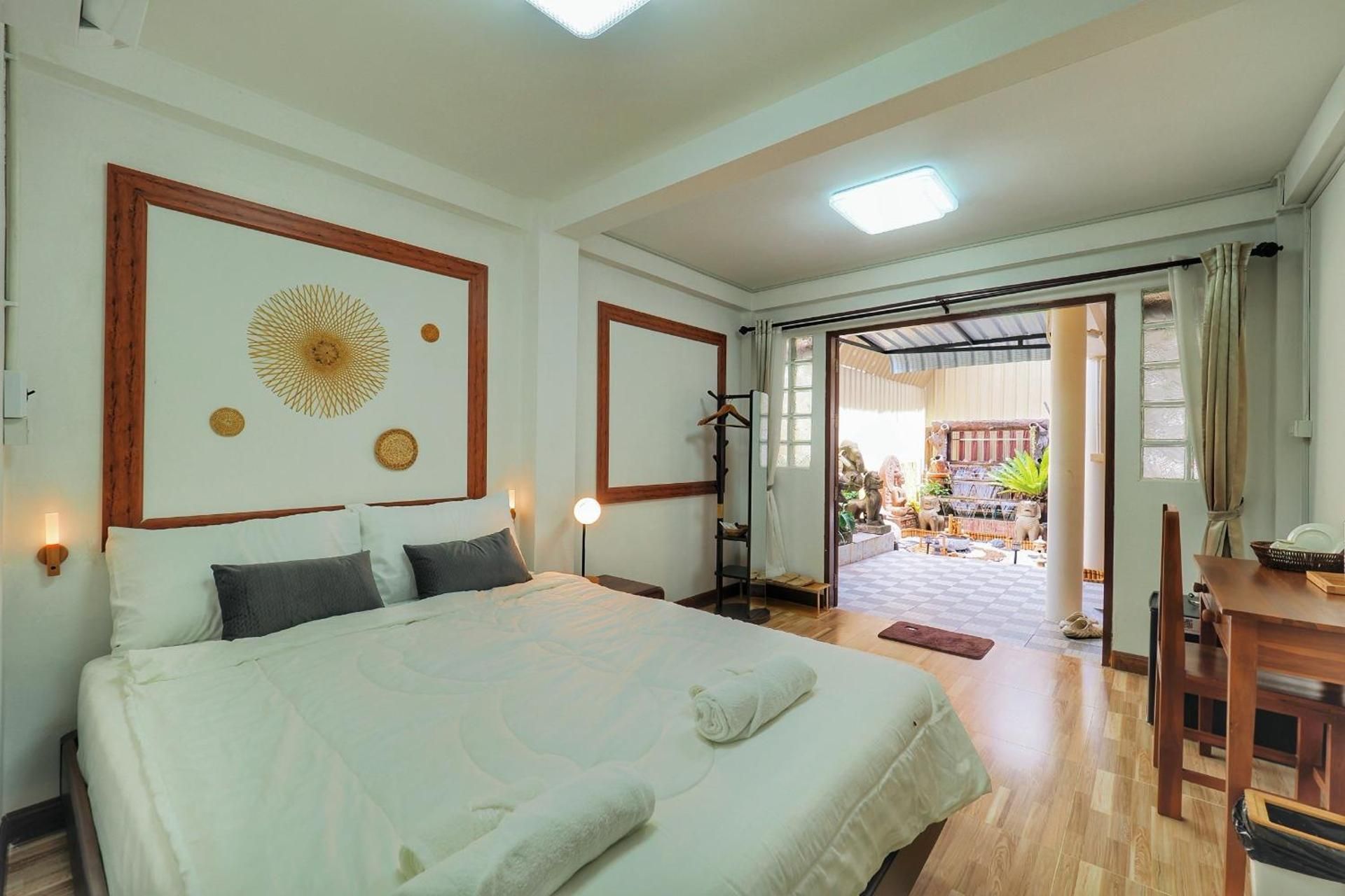 Baan Inta Hostel - บ้านอินตาโฮสเทล Superior Queen Room