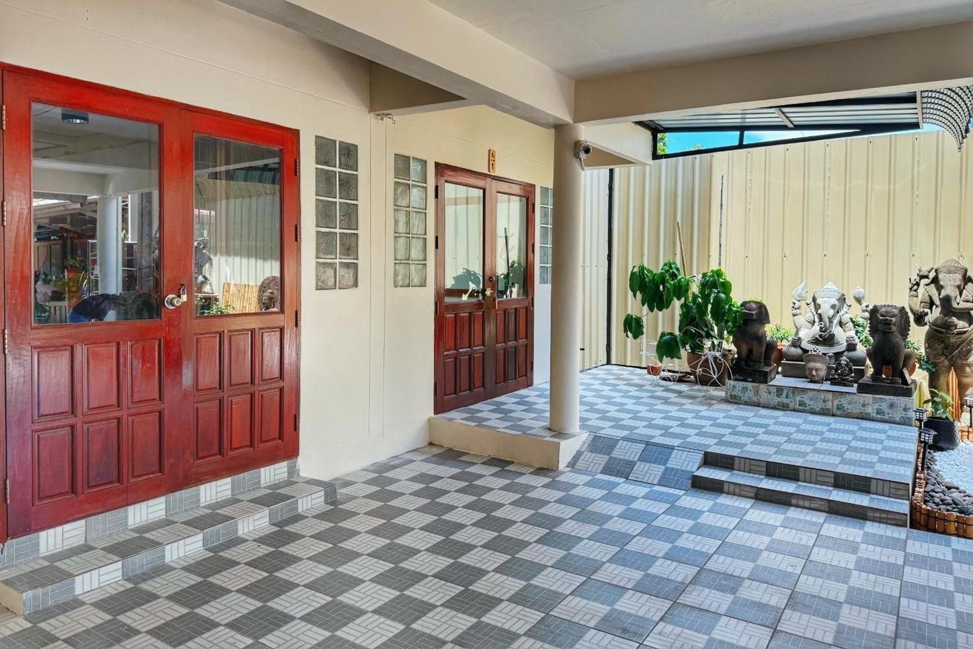 Baan Inta Hostel - บ้านอินตาโฮสเทล