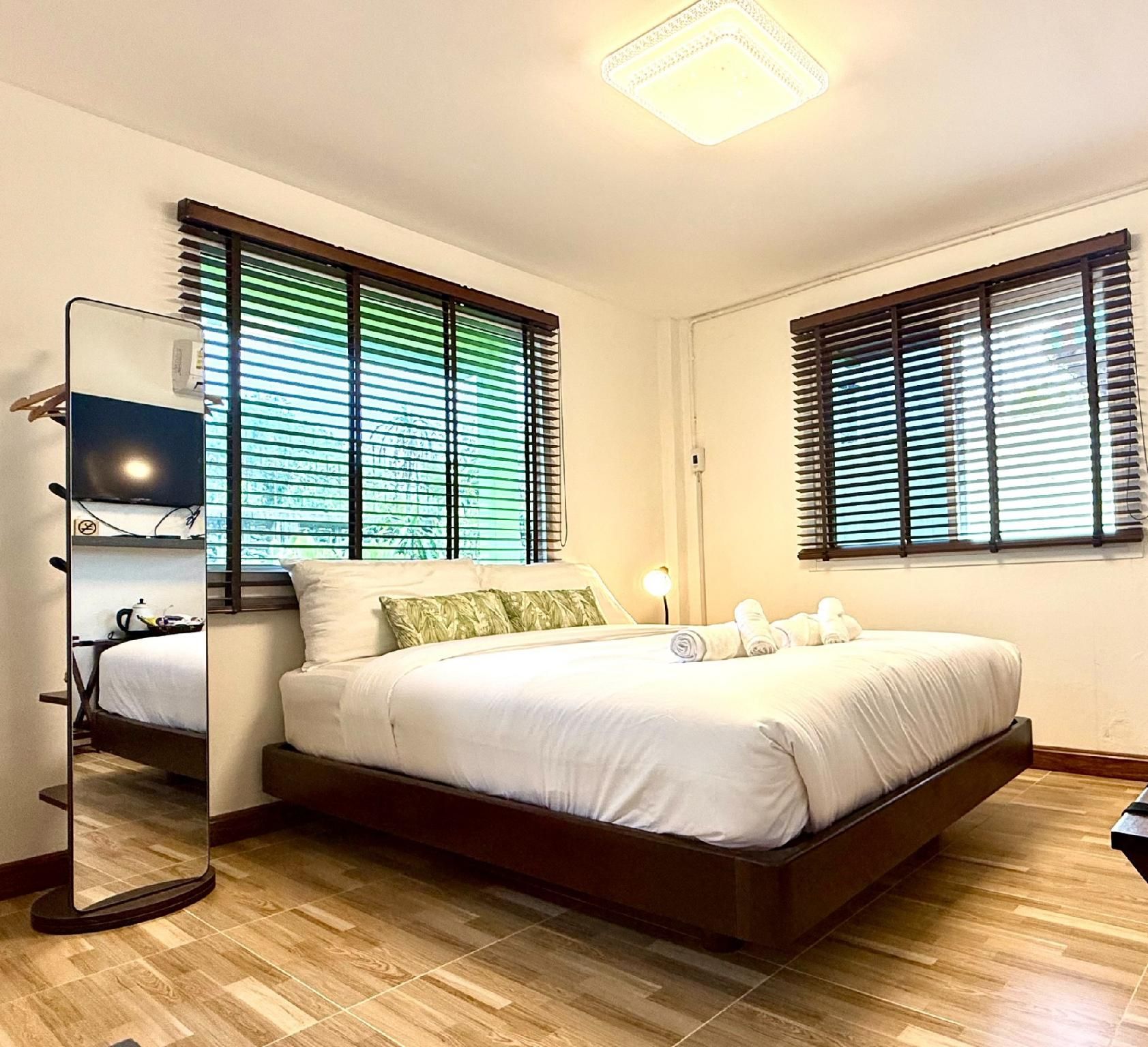 Superior Queen Room 2