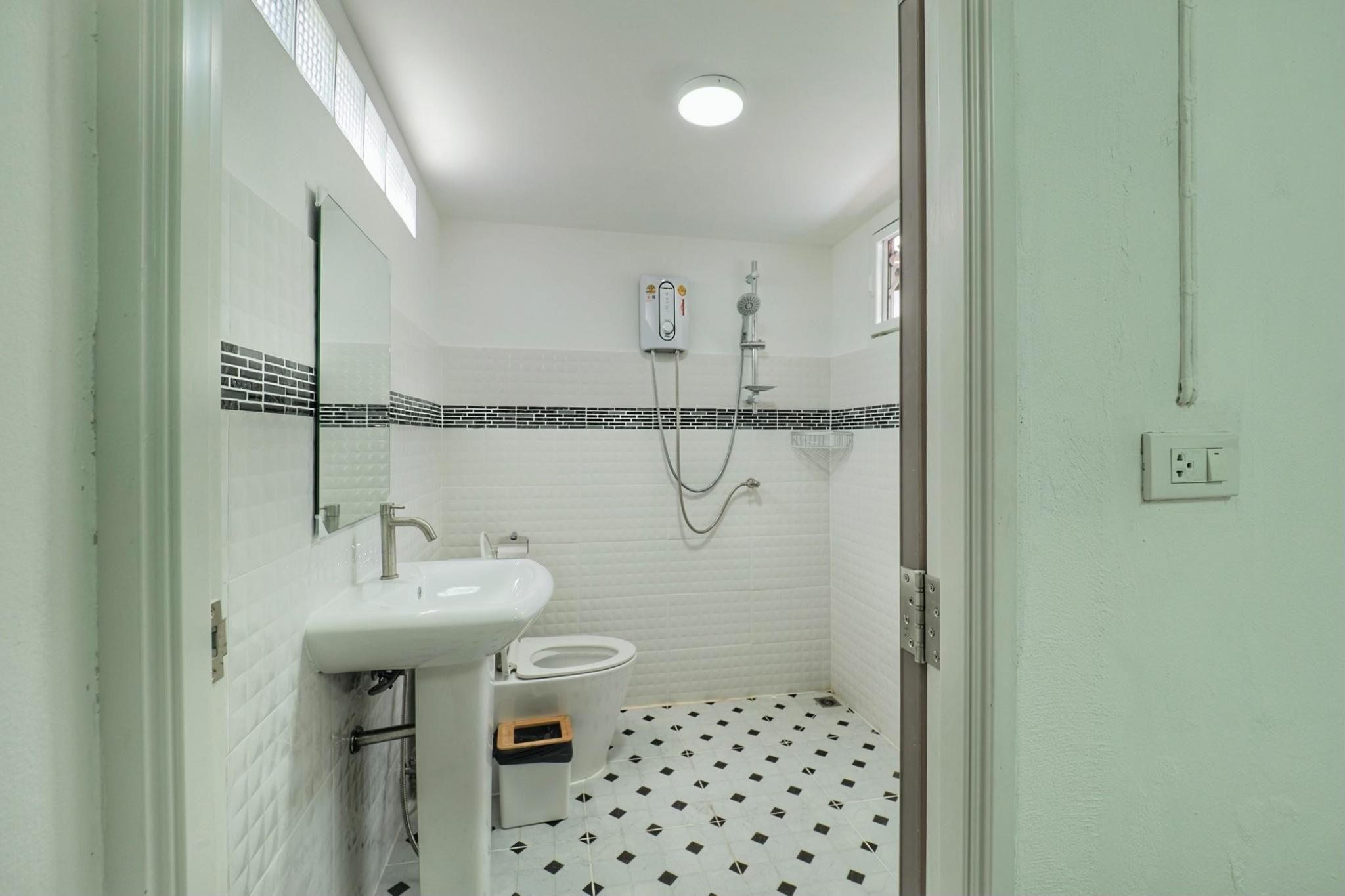 Baan Inta Hostel - บ้านอินตาโฮสเทล Twin Room -01 3