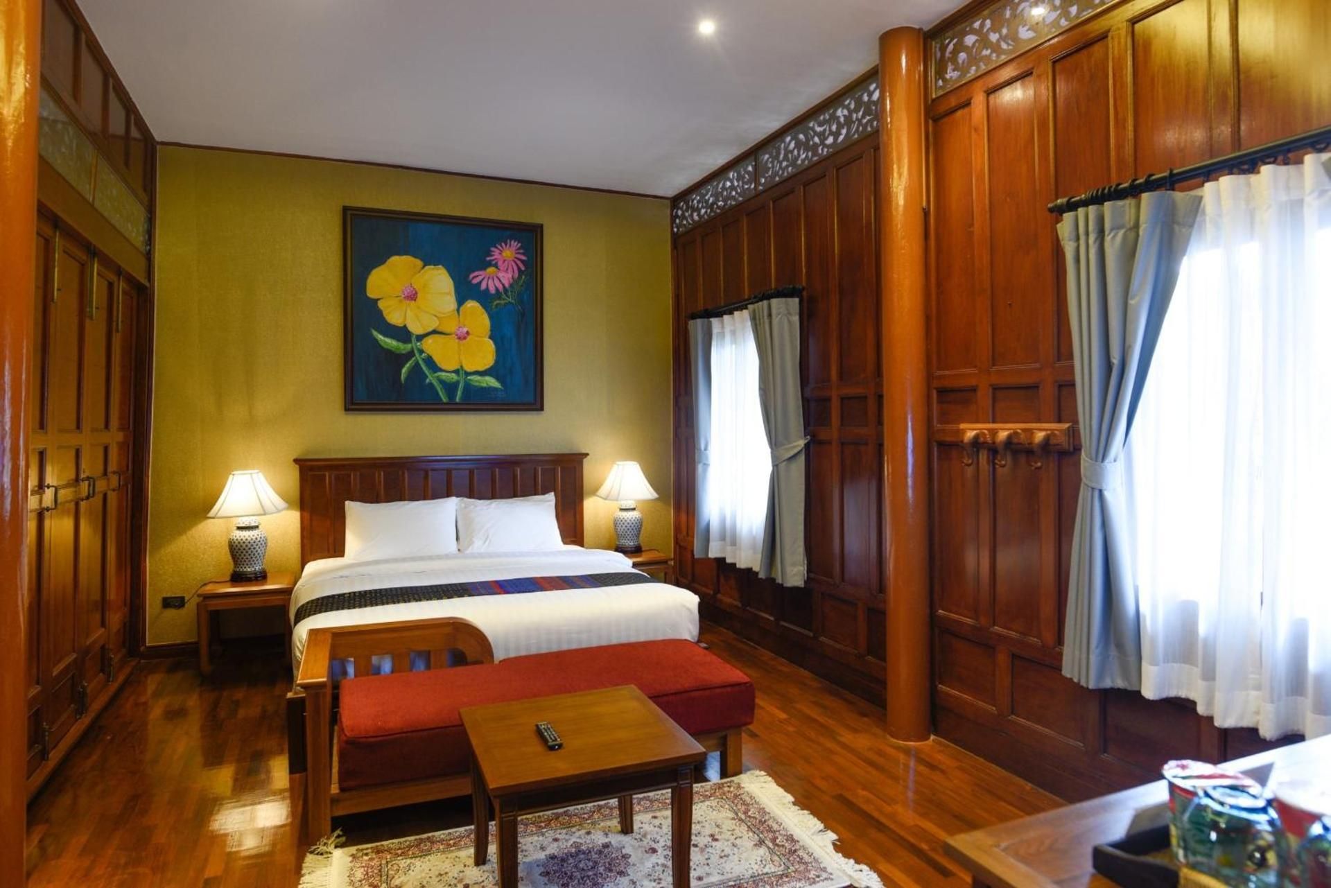 Deluxe King Room (Thai A)