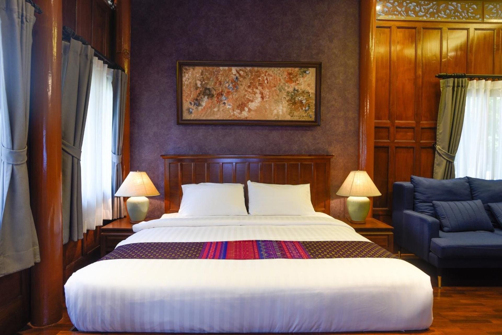 Deluxe King Room (Thai B)