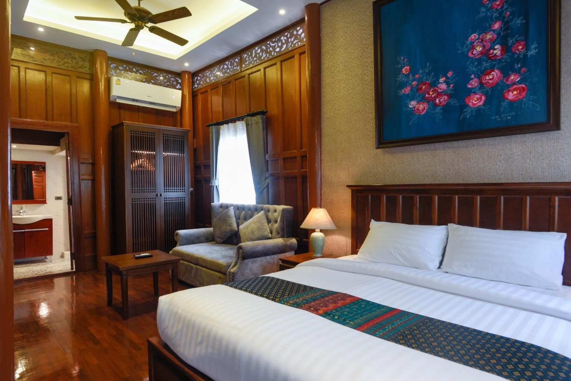 Deluxe King Room (Thai C)