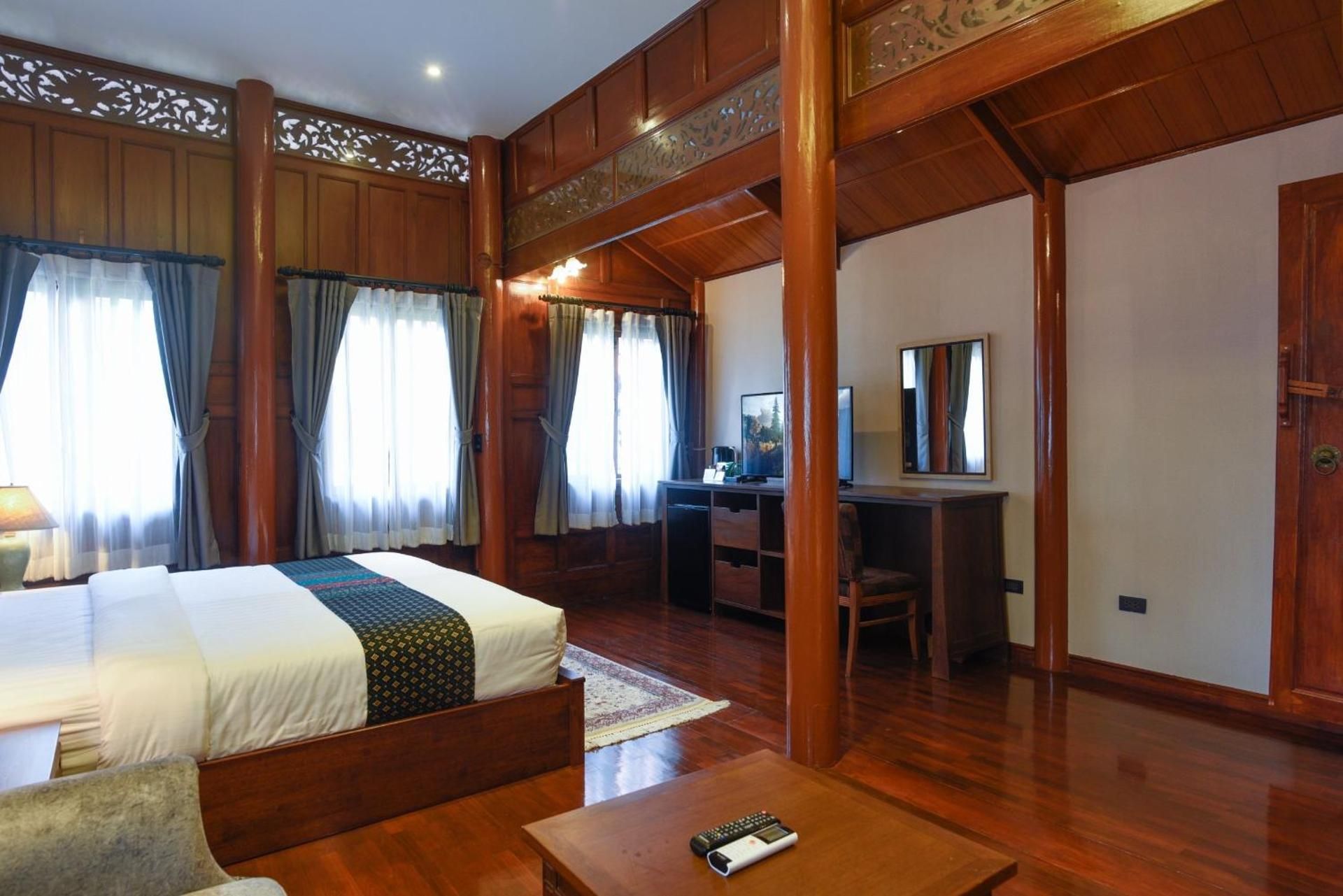 Deluxe King Room (Thai C)
