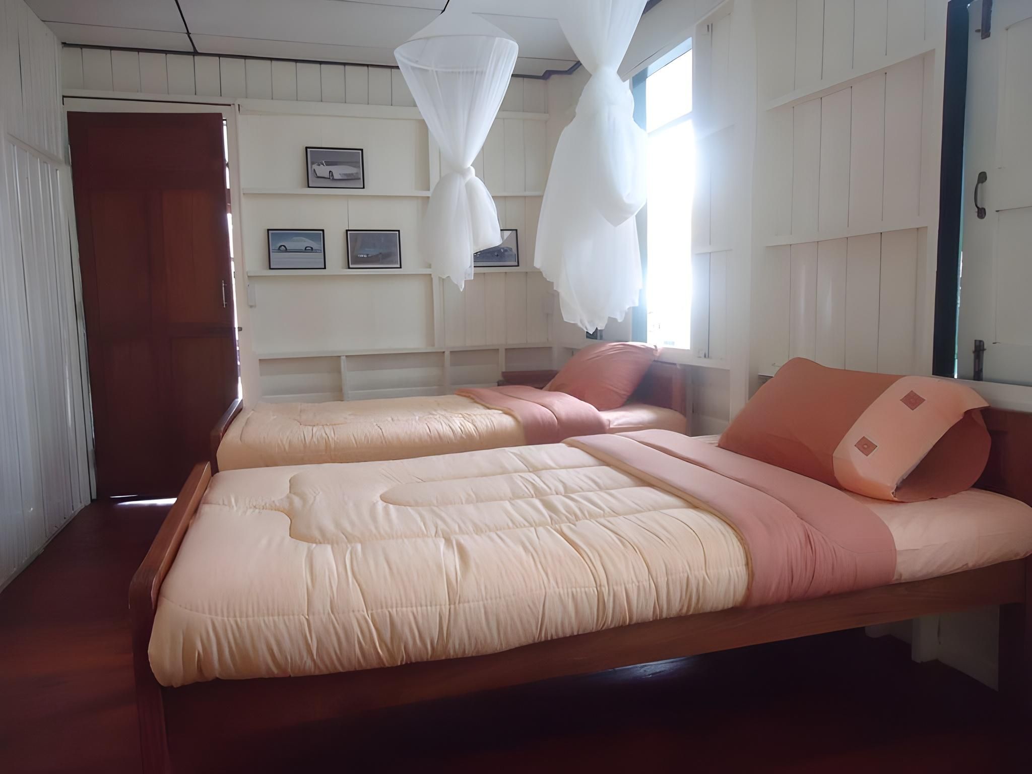 Standard Twin Bed Room