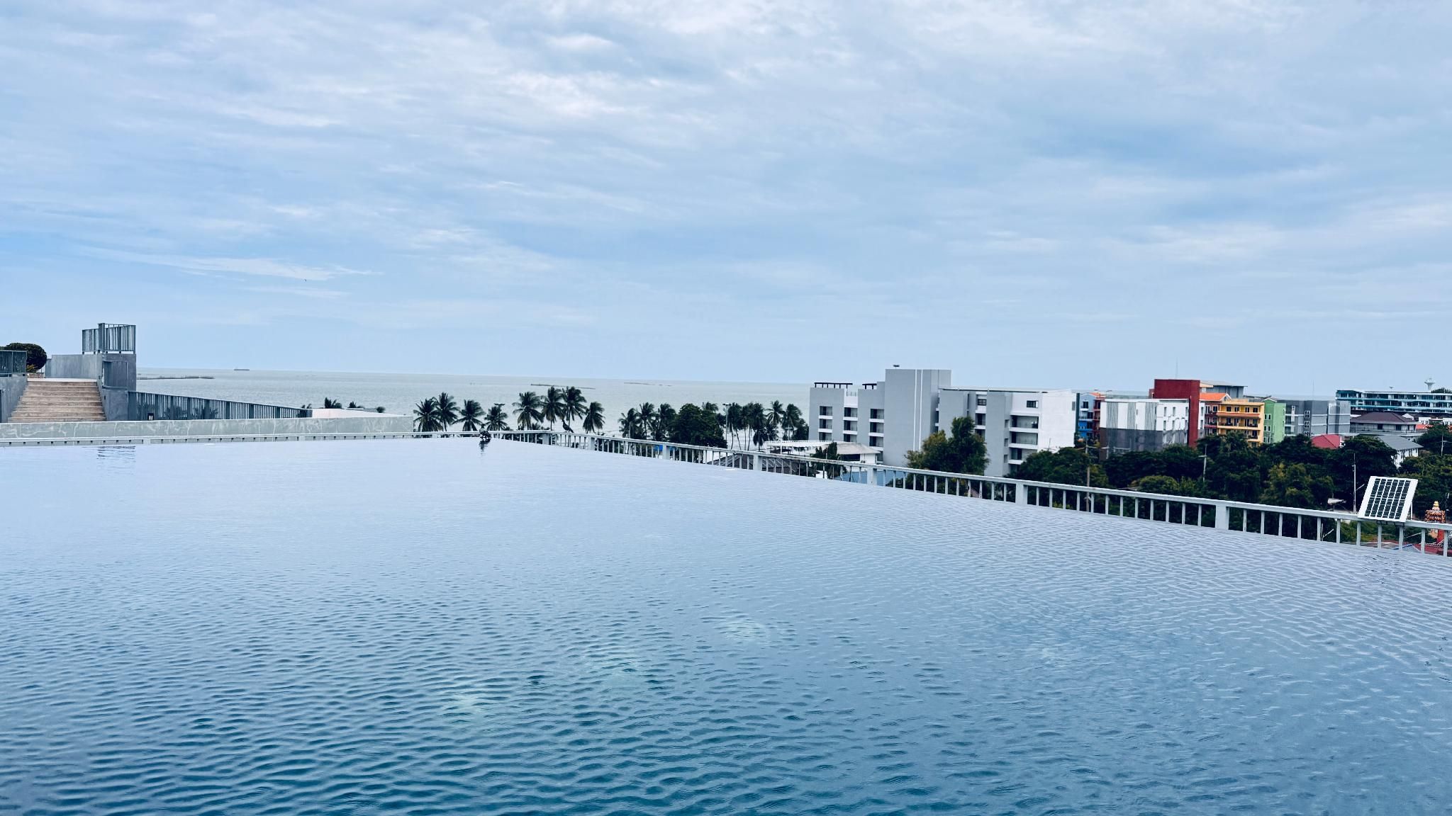 swimming pool [outdoor]