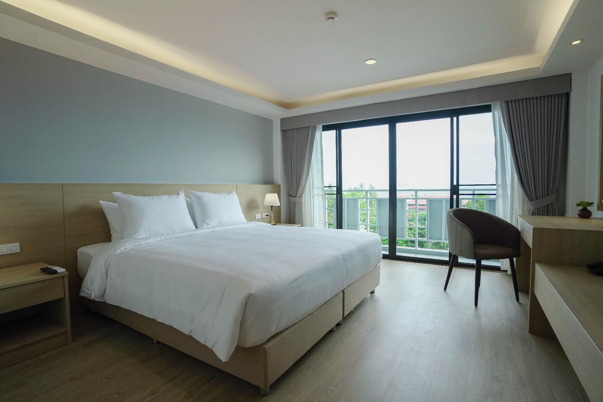 Deluxe King Ocean View