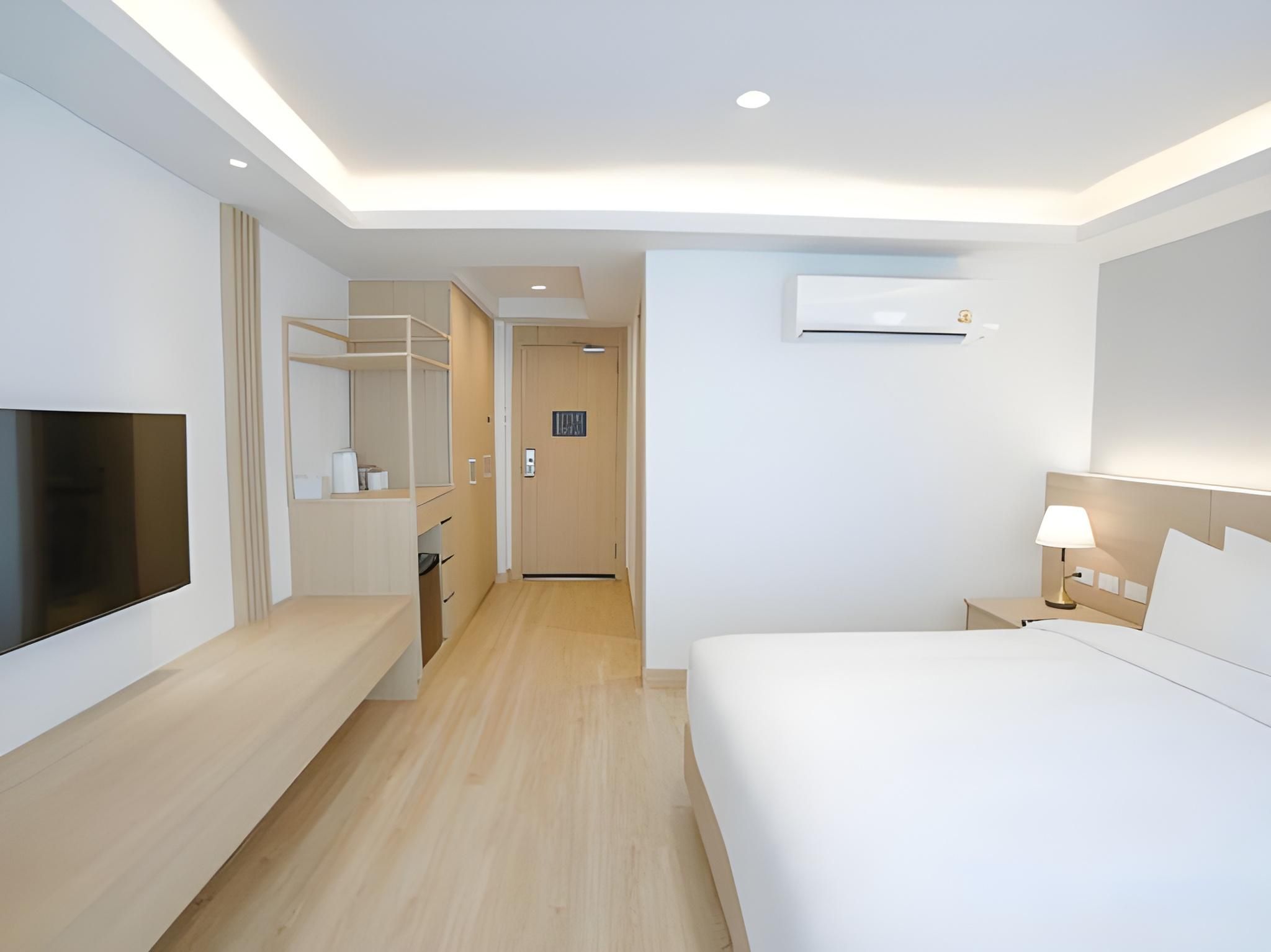 Standard Accessible Room