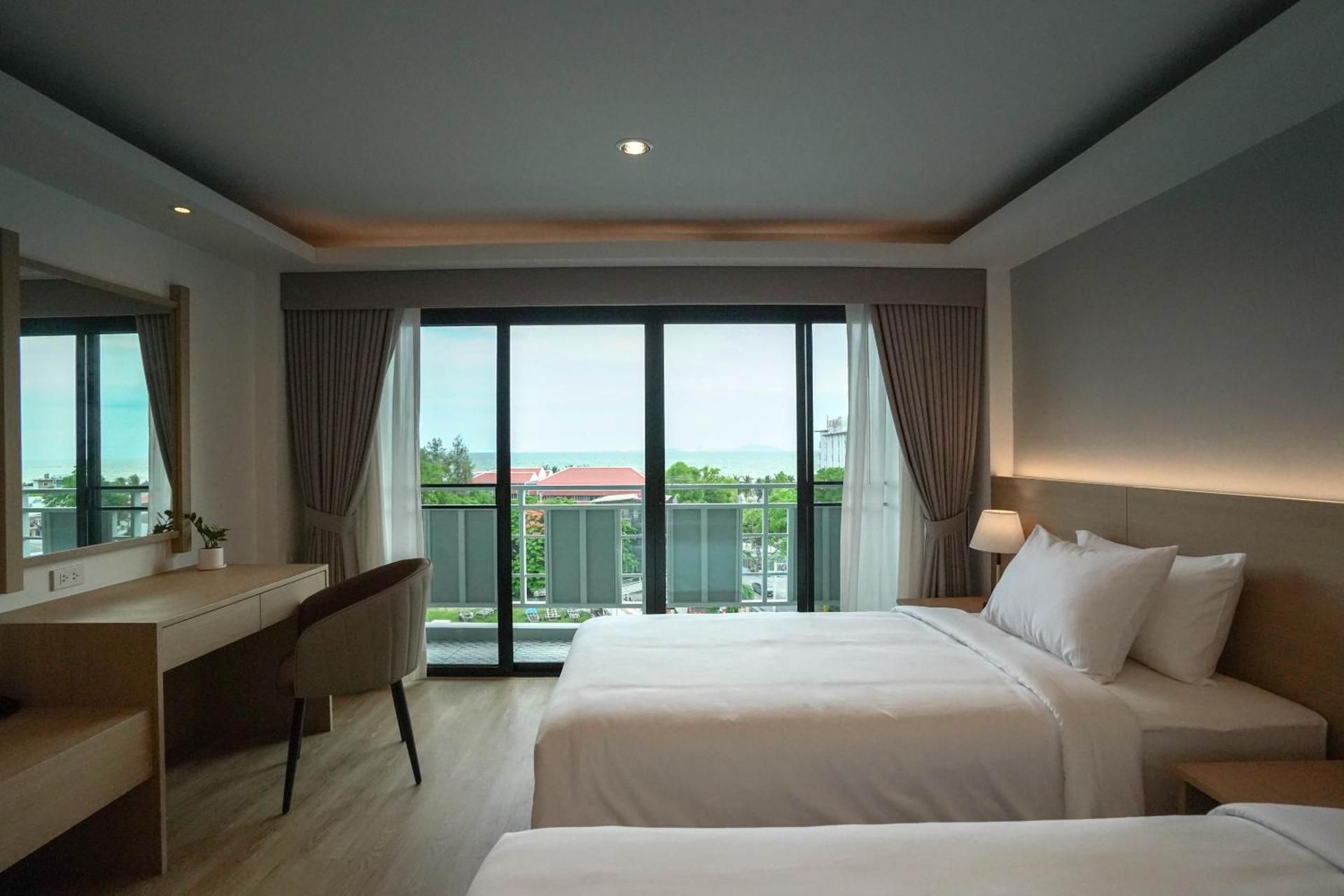 The Kite Hotel Bangsaen by Koko Deluxe Twin Ocean View 2