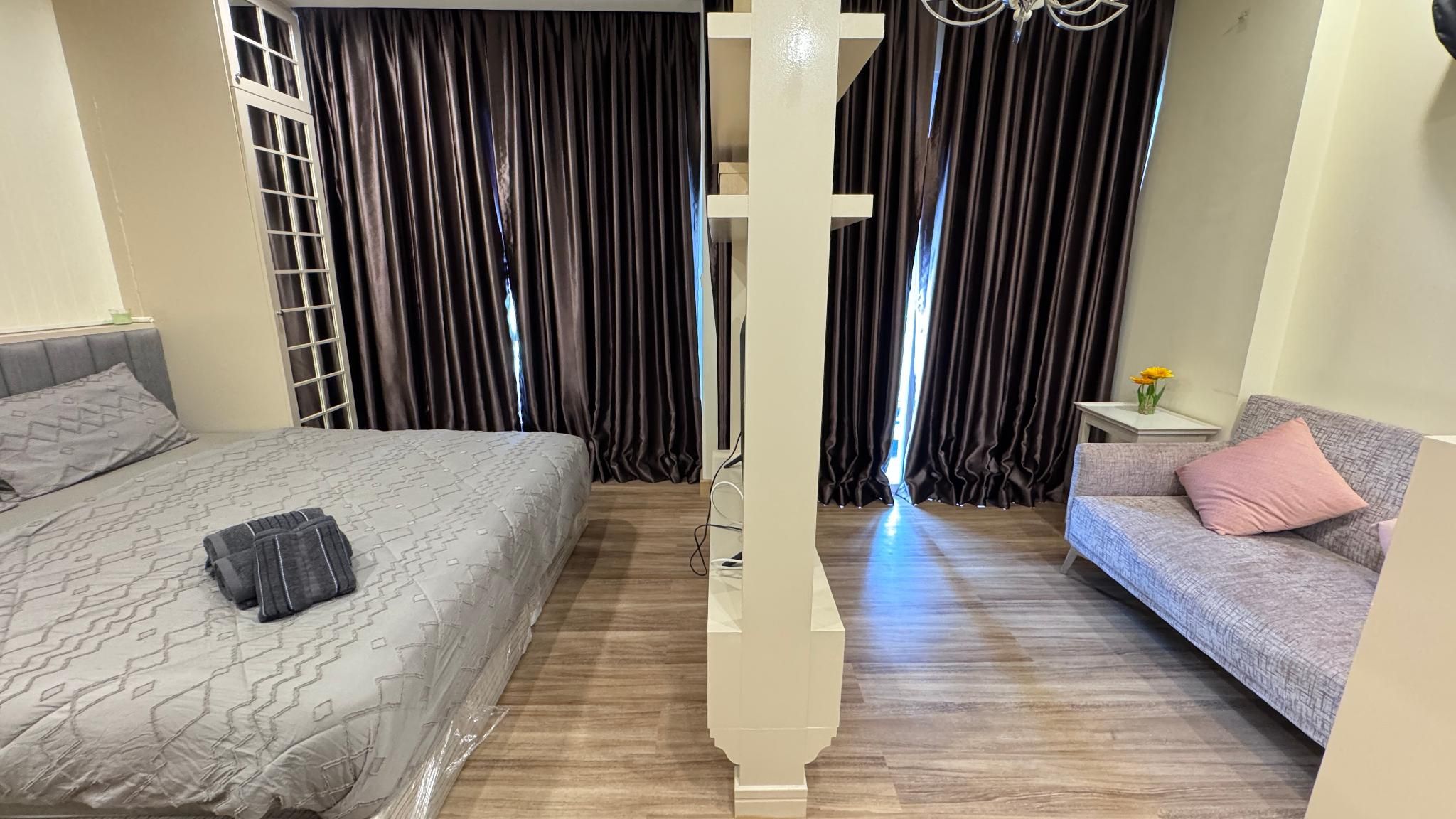 1 - Bedroom City View Apartment with Study