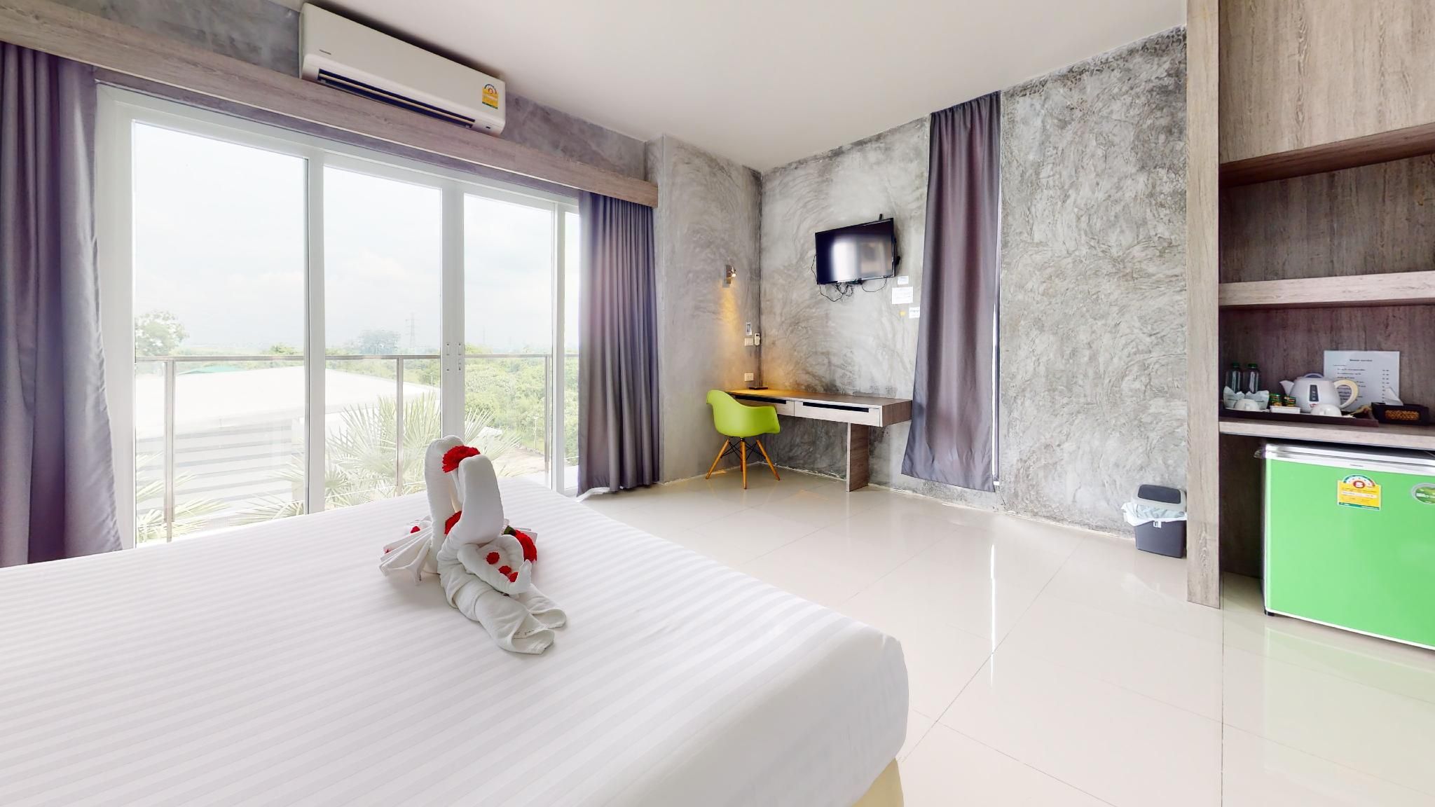 Superior Room with King Bed