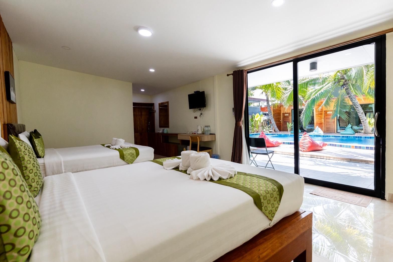 Superior Twin Pool View