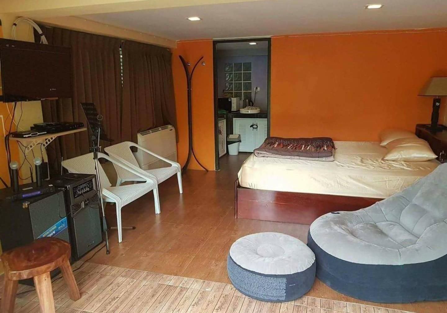 Kaengkrachan River Hut Two-Bedroom Bungalow